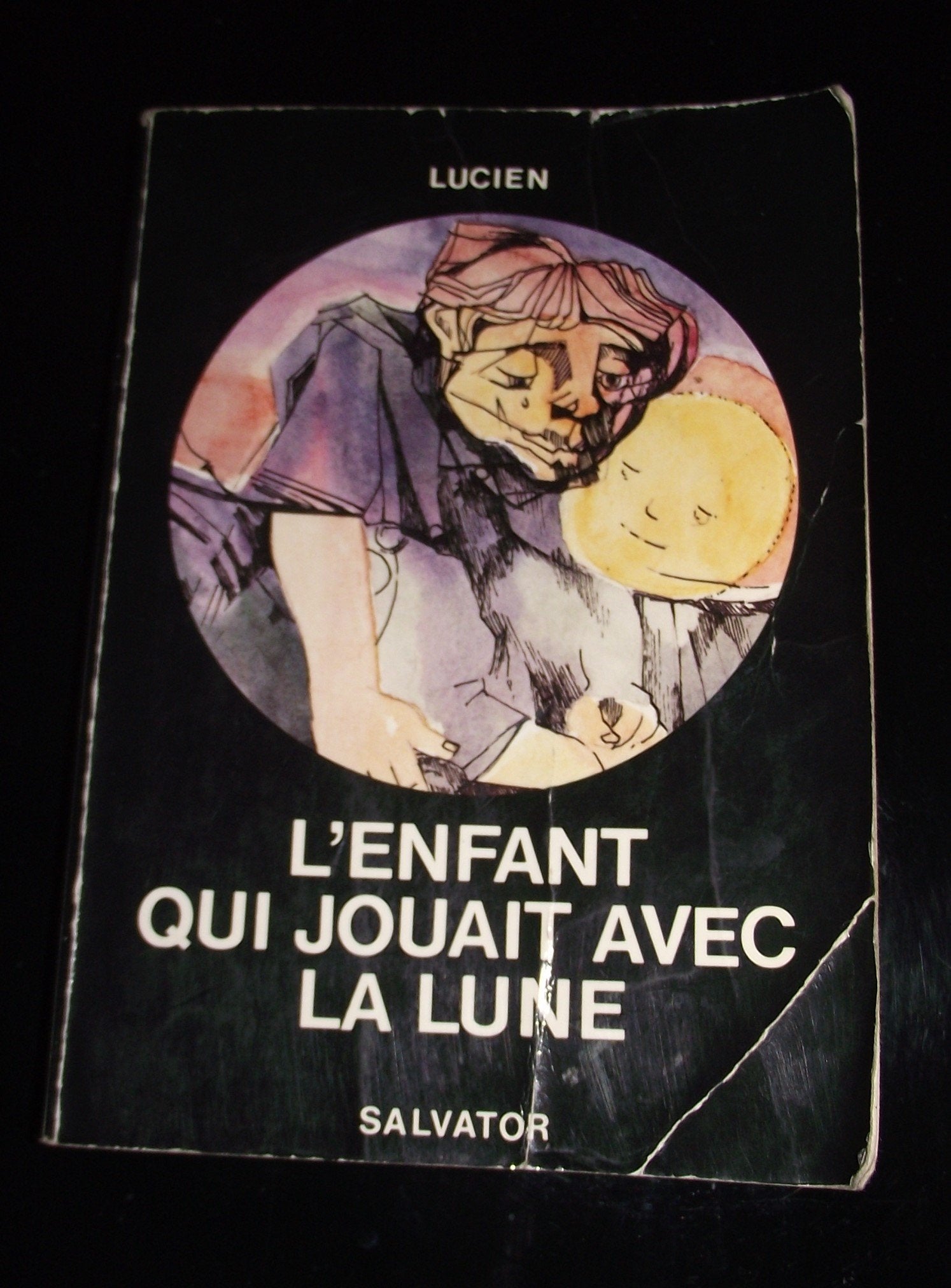 L'enfant qui jouait avec la lune : chanteur, jésuite, alcoolique Essays & Short Stories