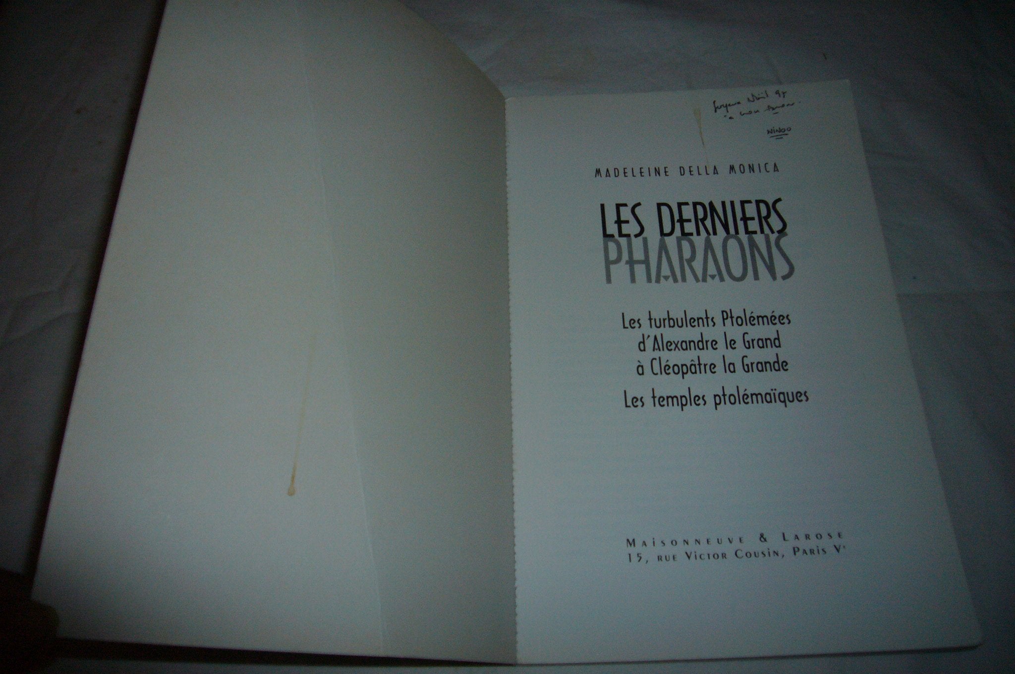 Les derniers pharaons. Les temples ptolémaïques: Les turbulents Ptolémées, d'Alexandre le Grand à Cléopâtre la Grande Books