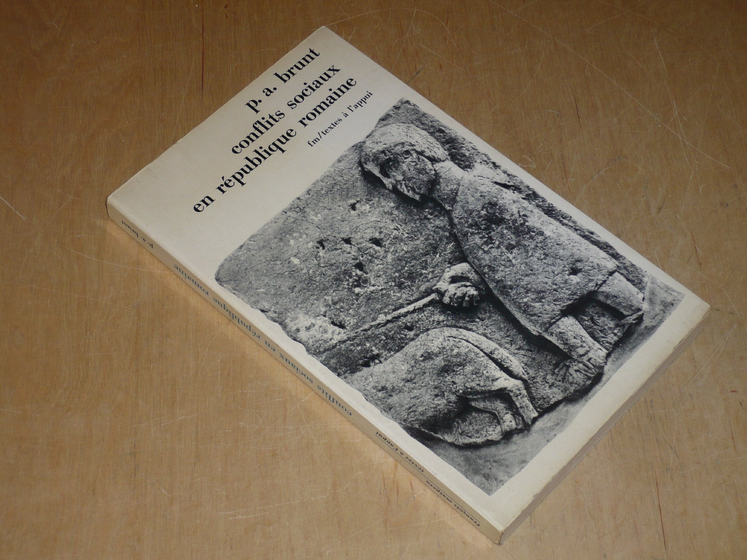 Conflits sociaux en République romaine book
