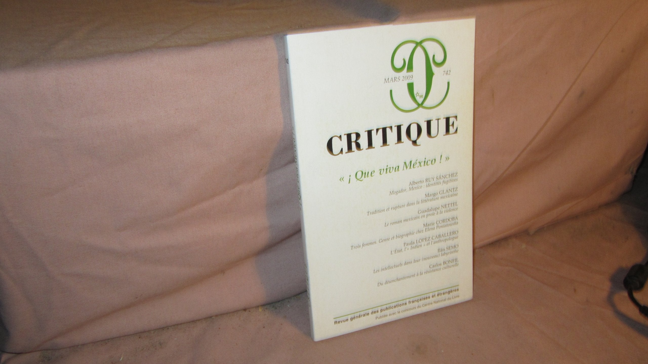 Critique 742 Que viva Mexico book