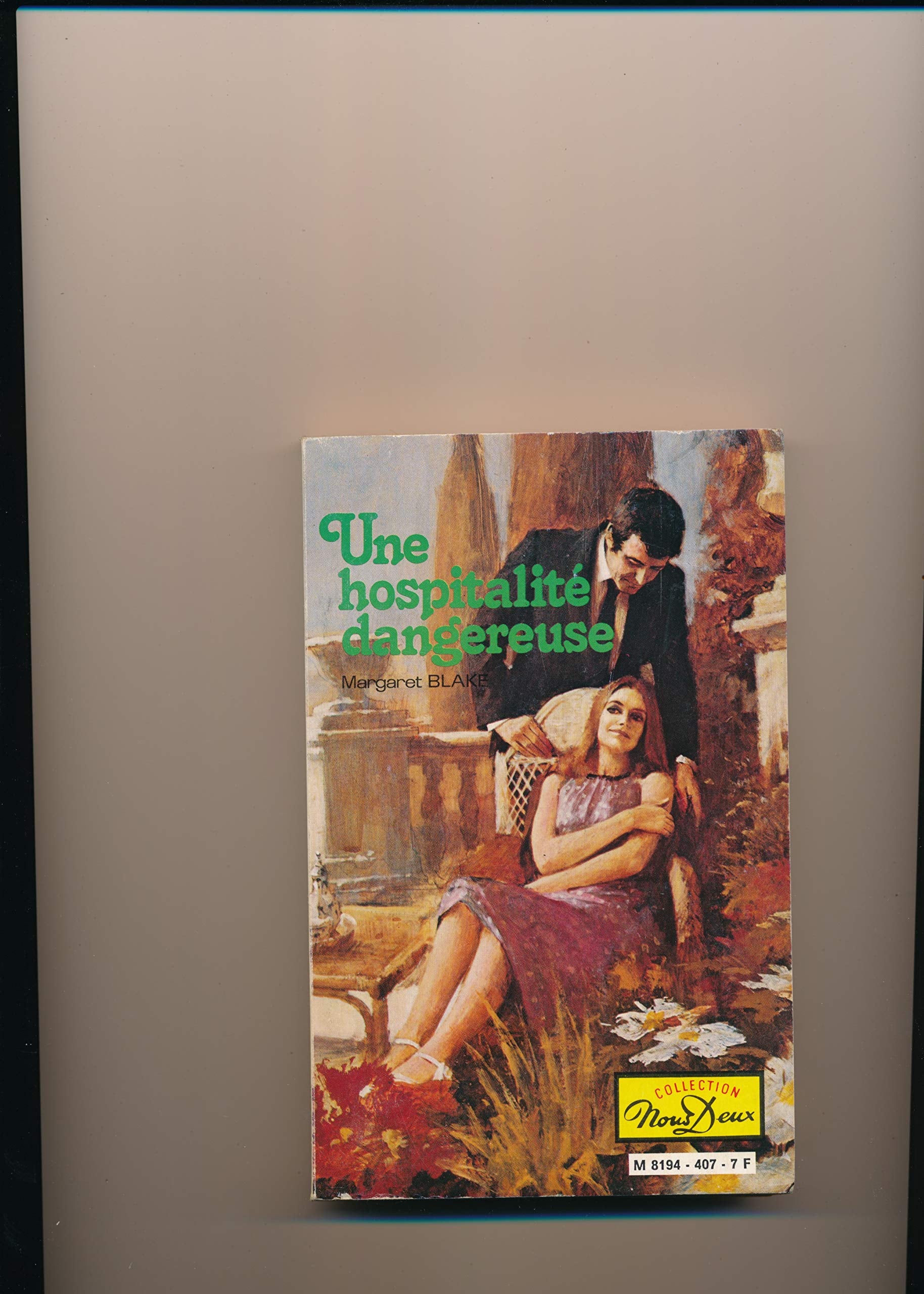 Une Hospitalité dangereuse (Collection Nous deux) book