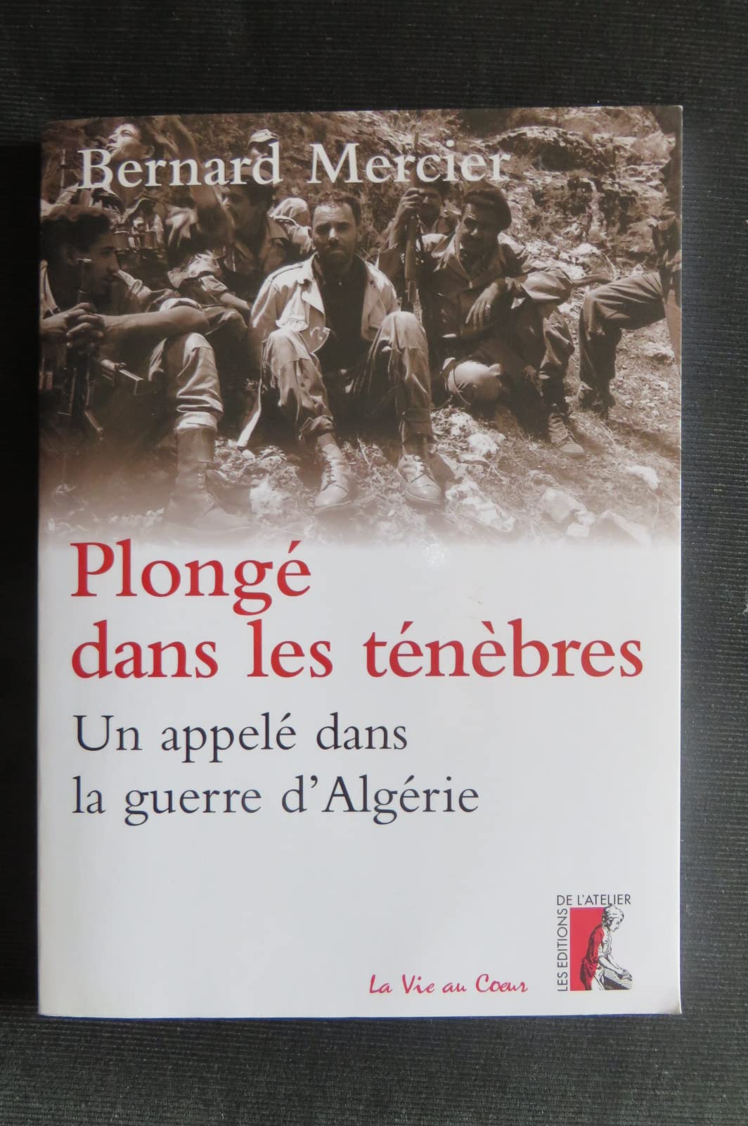 Plongé dans les ténèbres : Un appelé dans la guerre d'Algérie book