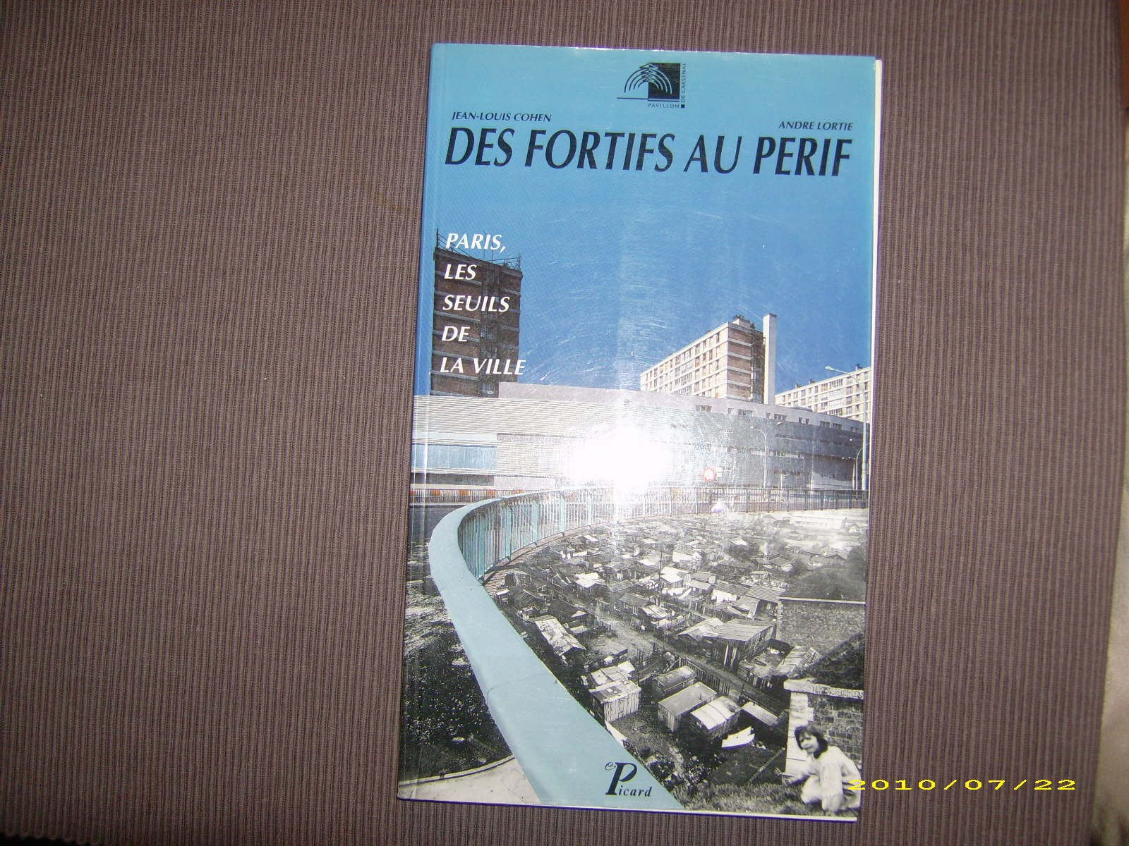 Des fortifs au perif : paris, les seuils de la ville Books