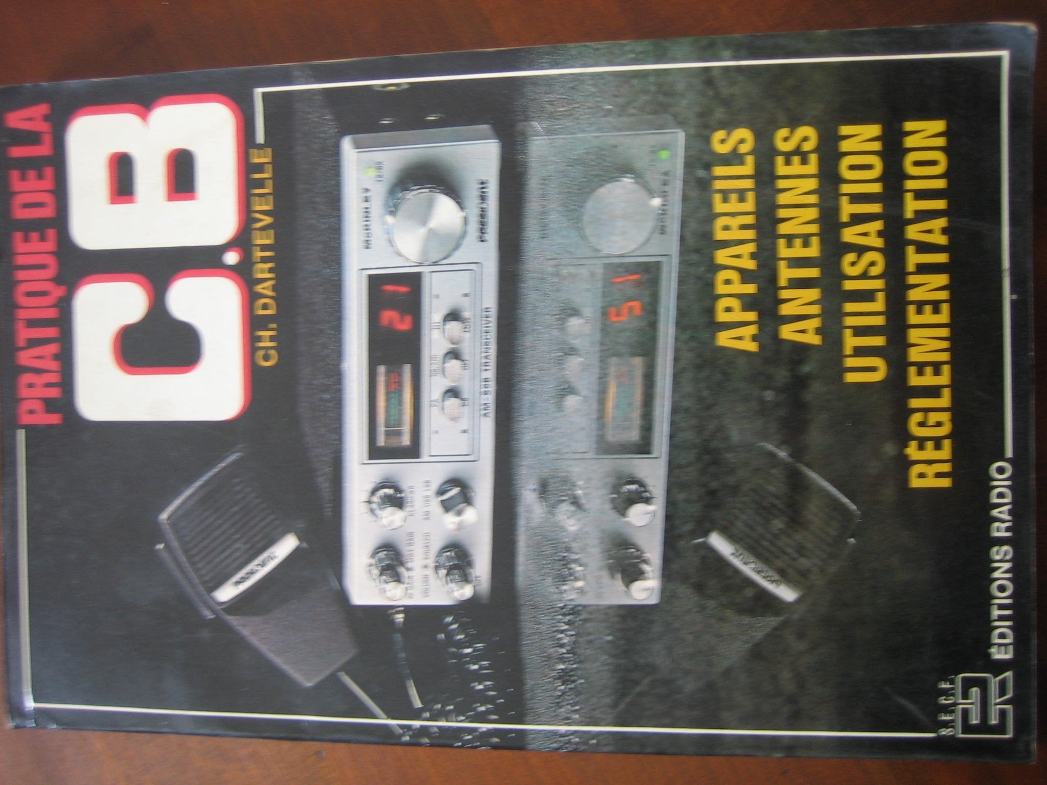 Pratique de la C.B. : Appareils, antennes, utilisation, réglementation book