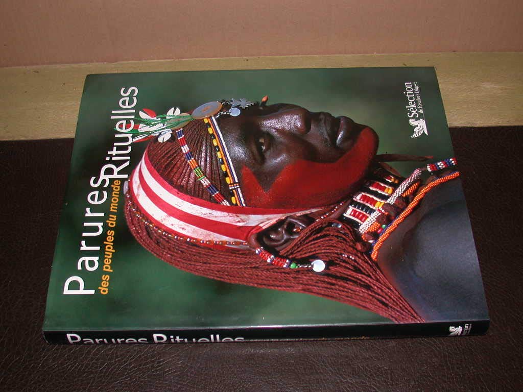 Parures rituelles des peuples (Ancien prix Editeur : 40 Euros) book