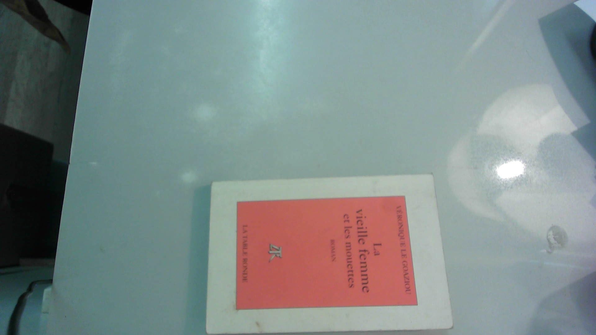 La vieille femme et les mouettes book