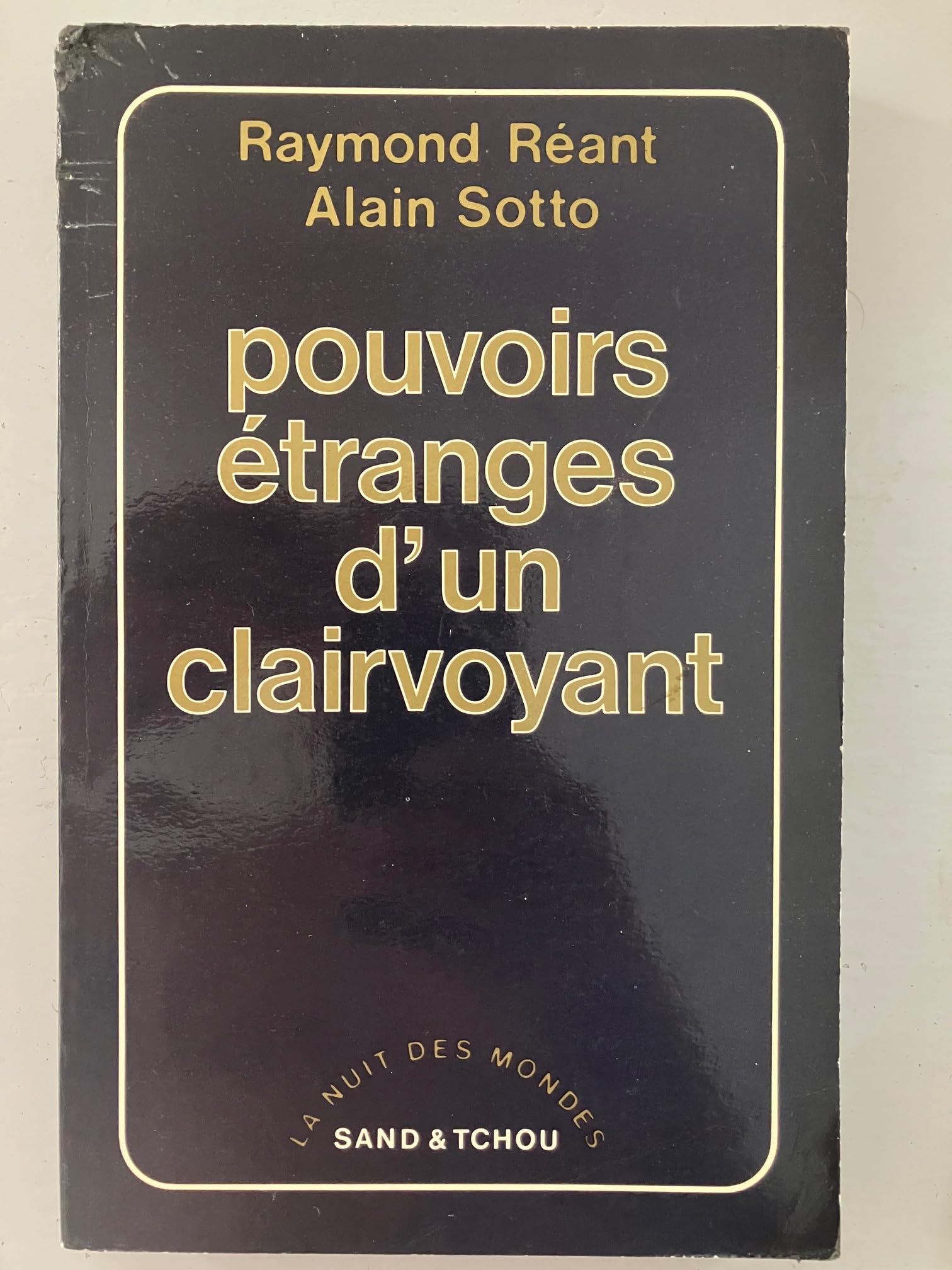 Pouvoirs étranges d'un clairvoyant book