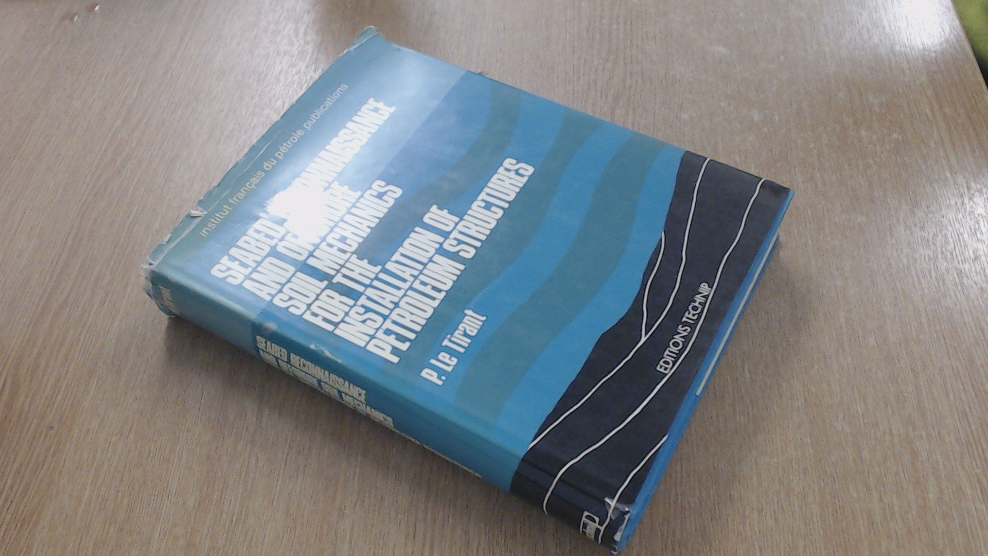 Seabed reconnaissance and offshore soil mechanics for the installation of petroleum structures book
