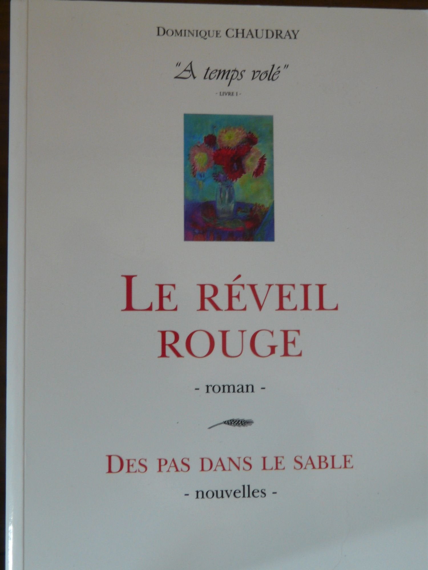Le réveil rouge Suivi de Des pas dans le sable : 3 nouvelles (À temps volé.) book