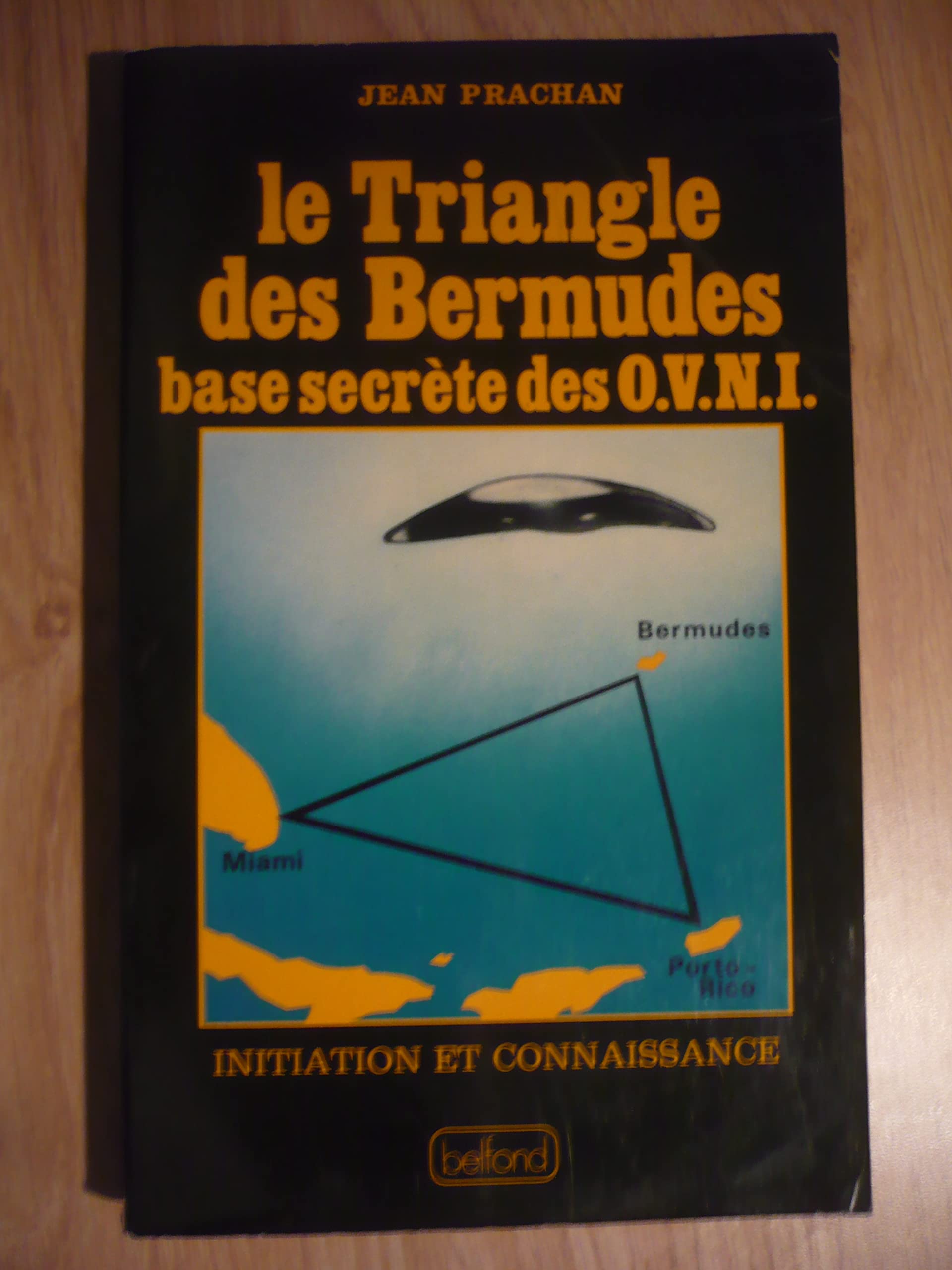 Le Triangle des Bermudes, base secrète des OVNI book