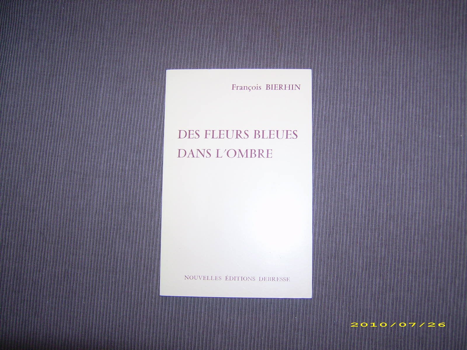 Des fleurs bleues dans l'ombre book