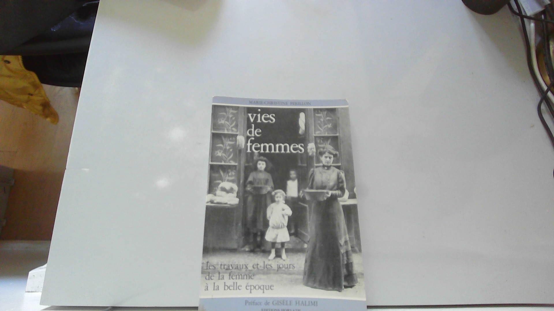 Vies de femmes Reference Books