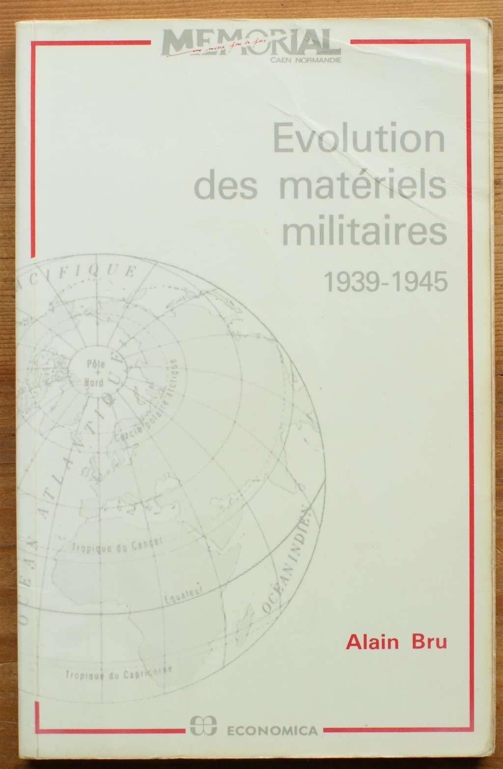 EVOLUTION DES MATERIELS MILITAIRES 1939-1945 Books