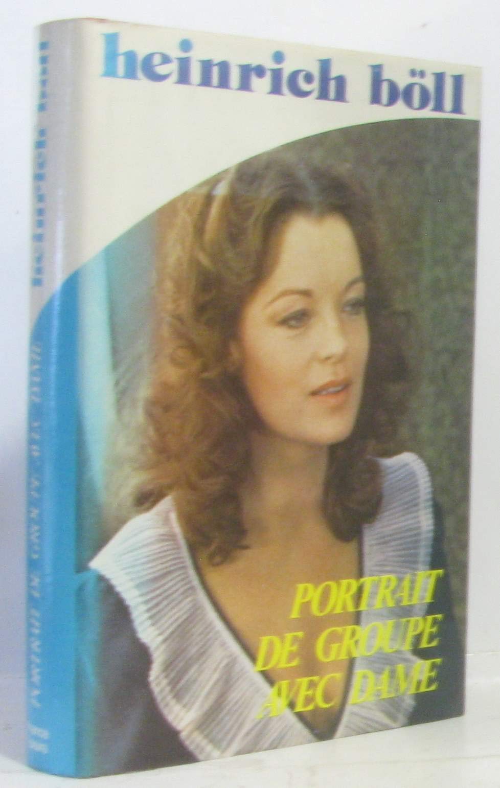 Portrait de groupe avec dame book