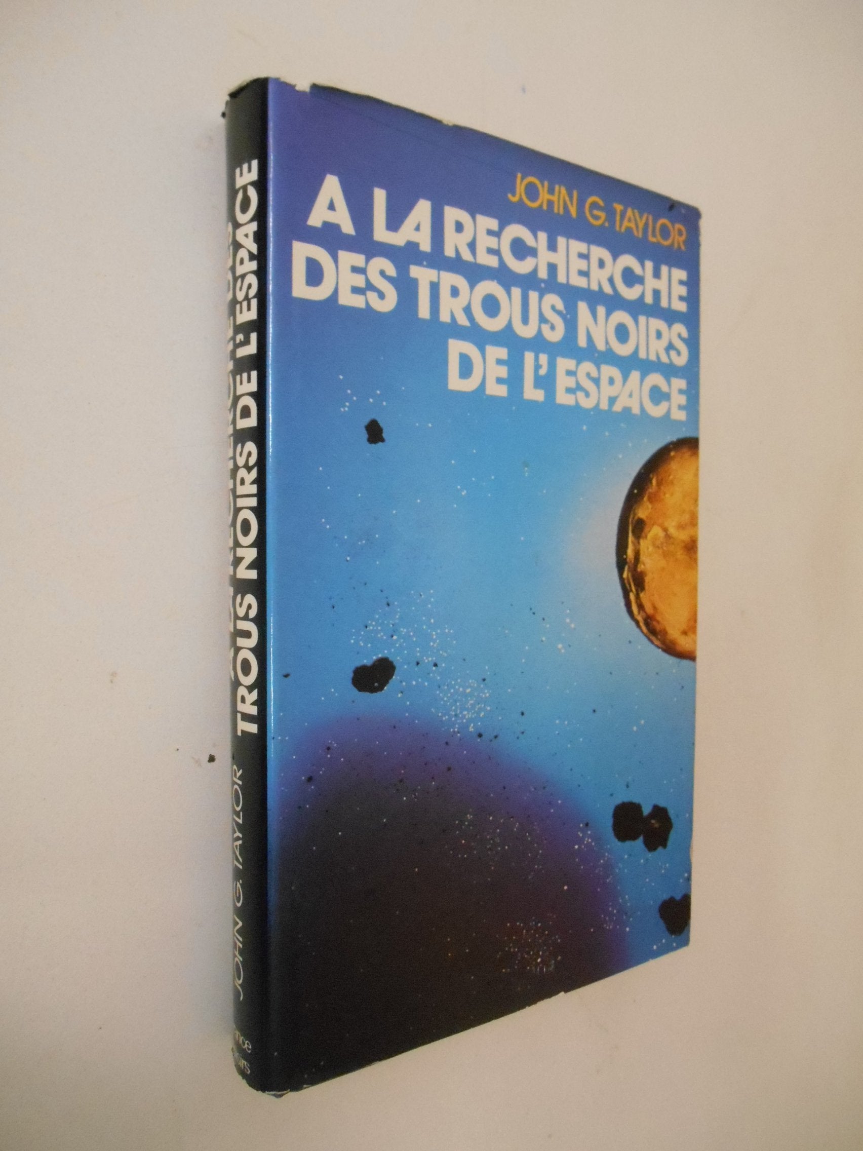 À la recherche des trous noirs de l'espace book