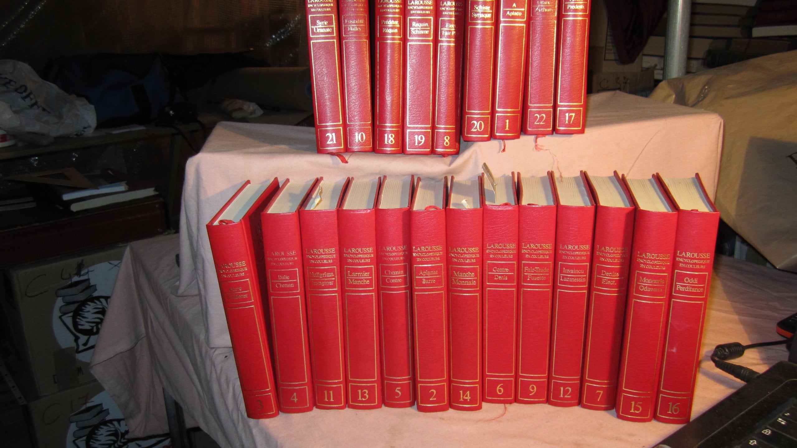 Larousse encyclopédique en couleurs, Tome 22: Urane - Zythum Books