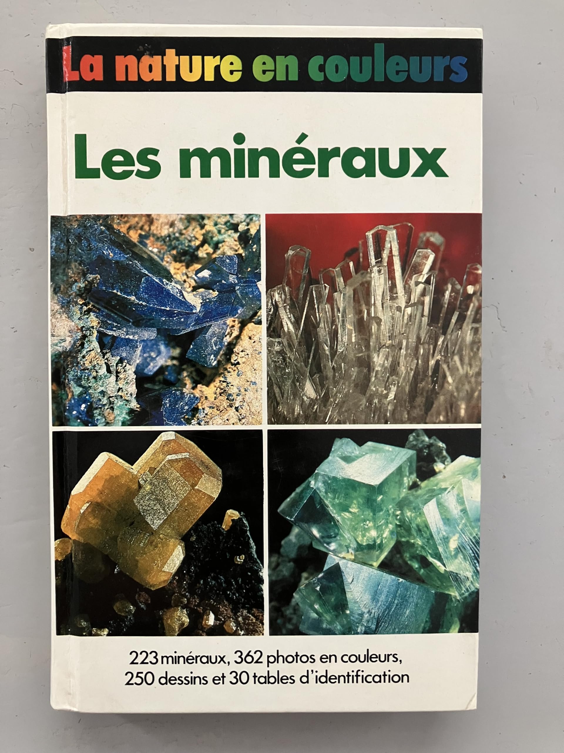 Les Minéraux (La Nature en couleurs) book