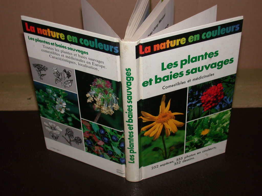 Les Plantes et baies sauvages comestibles et médicinales (La Nature en couleurs) Books