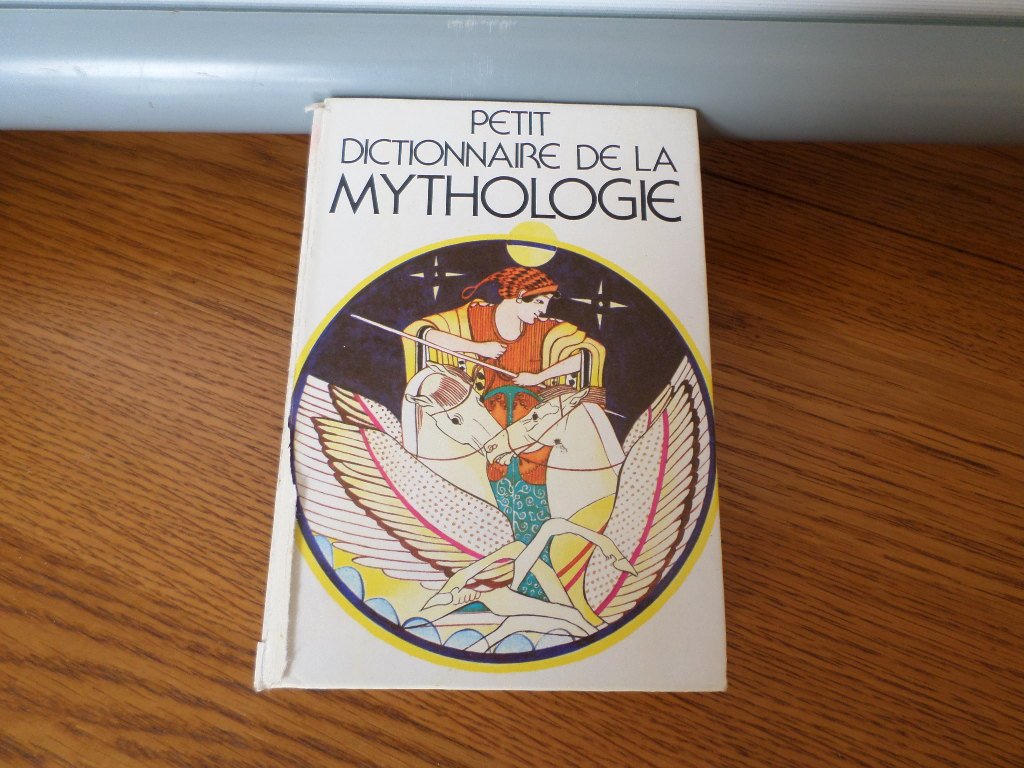 Petit dictionnaire de la mythologie (jeunesse) Books