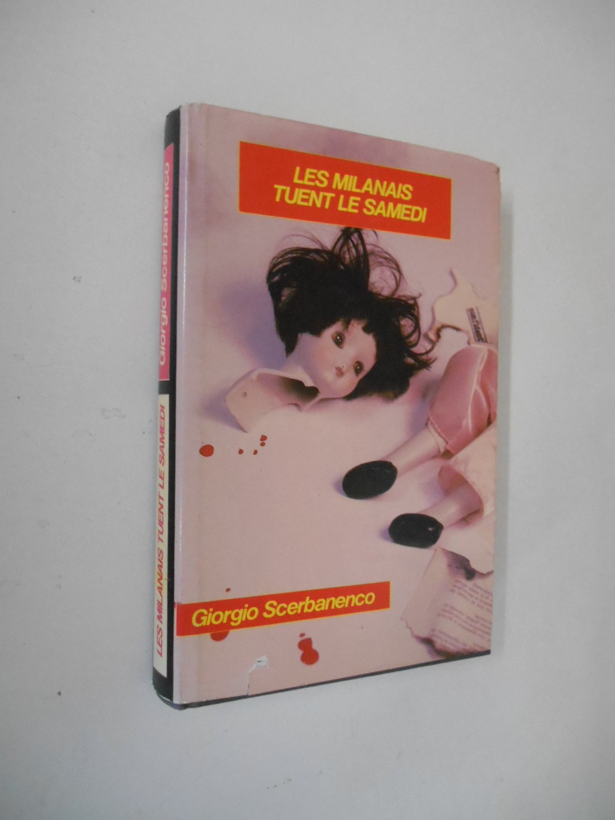 Les Milanais tuent le samedi Books