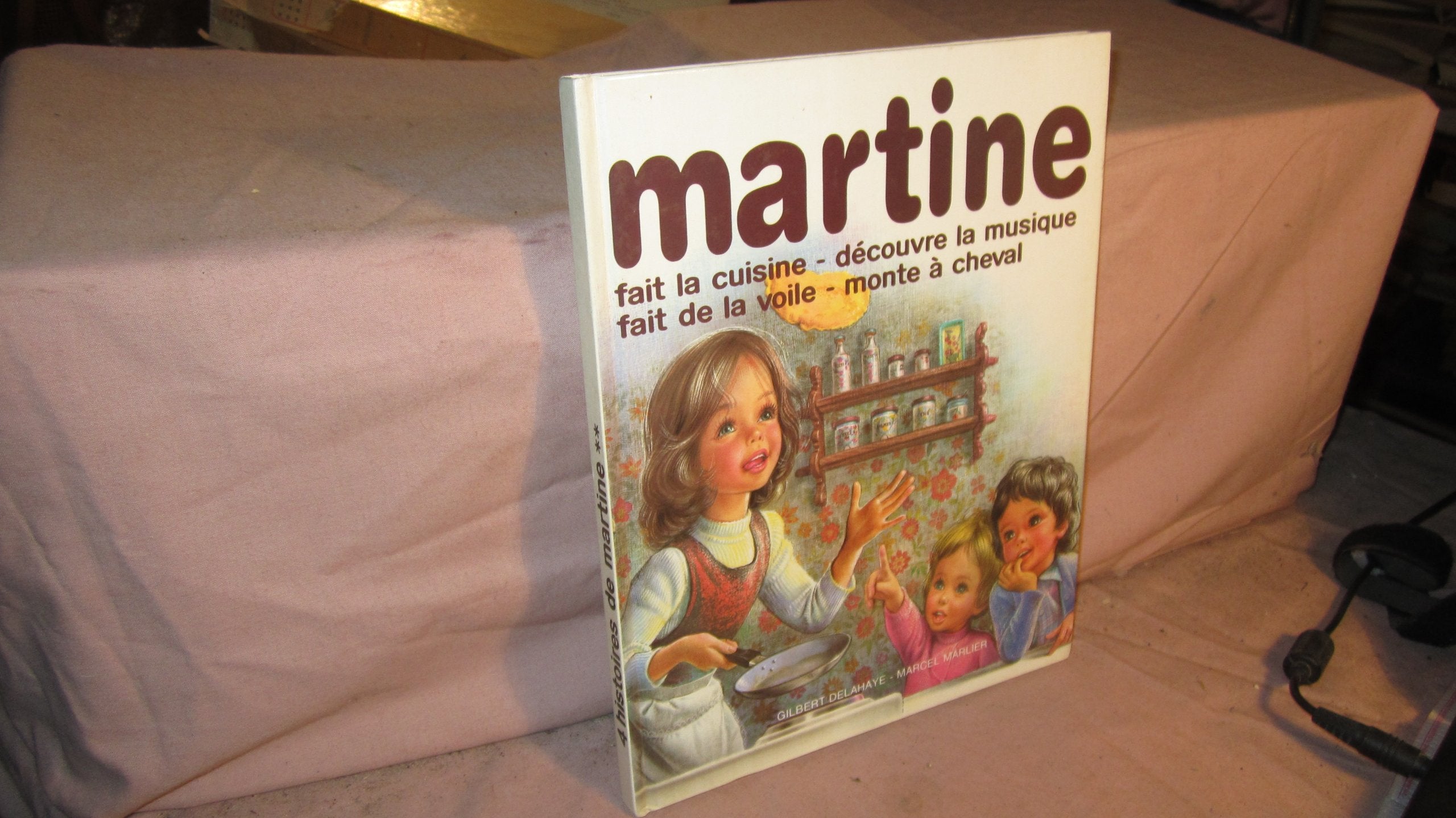 Martine fait cuisine-découvre la musique-fait de la voile-monte à cheval Books