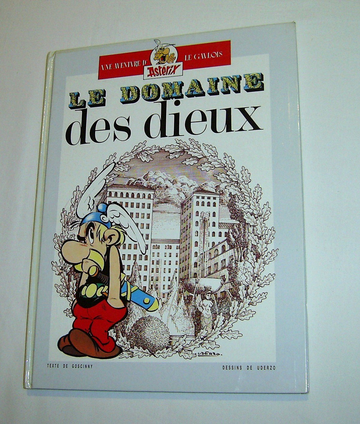 une aventure d'asterix le gaulois, album doubles, Le domaine des dieux, les lauriers de césar. Books