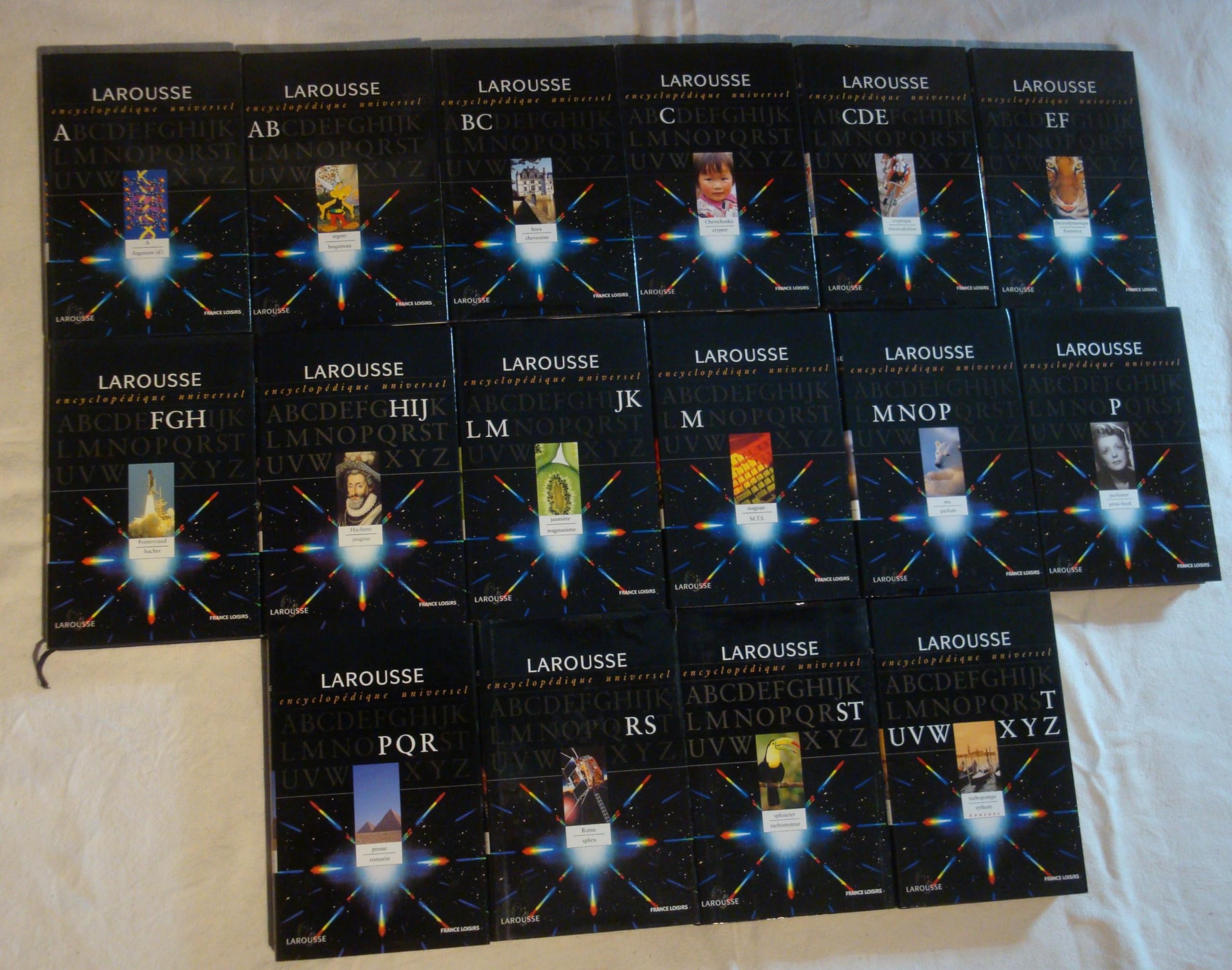 Larousse encyclopédique universel en 16 volumes Books