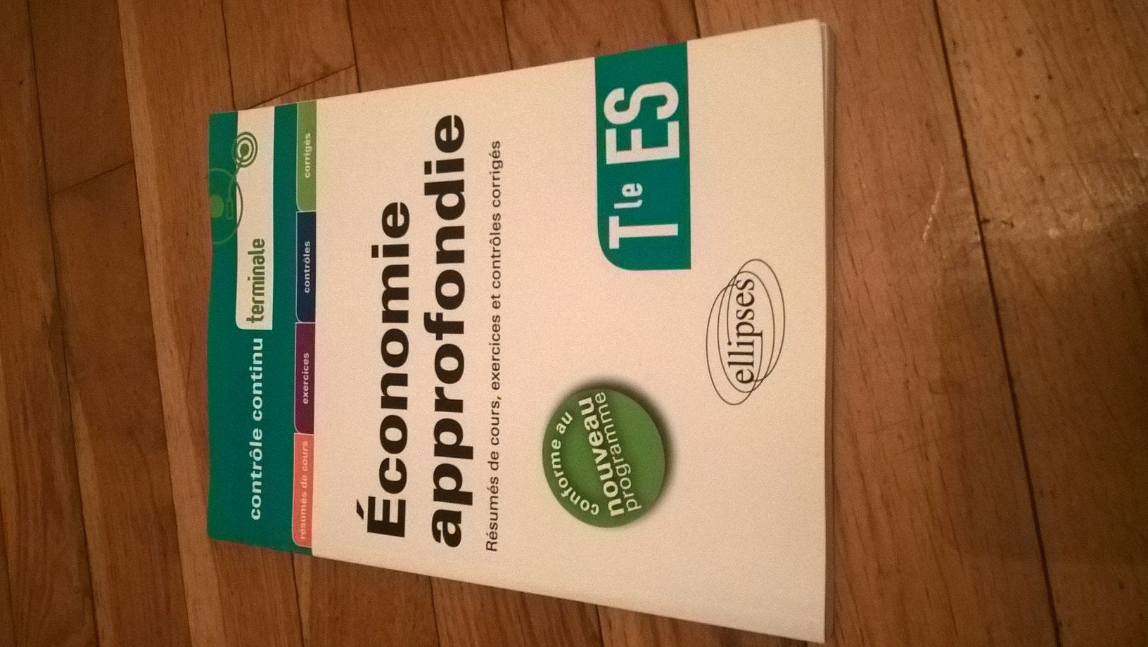 Économie approfondie Tle ES - Résumés de cours, exercices et contrôles corrigés book