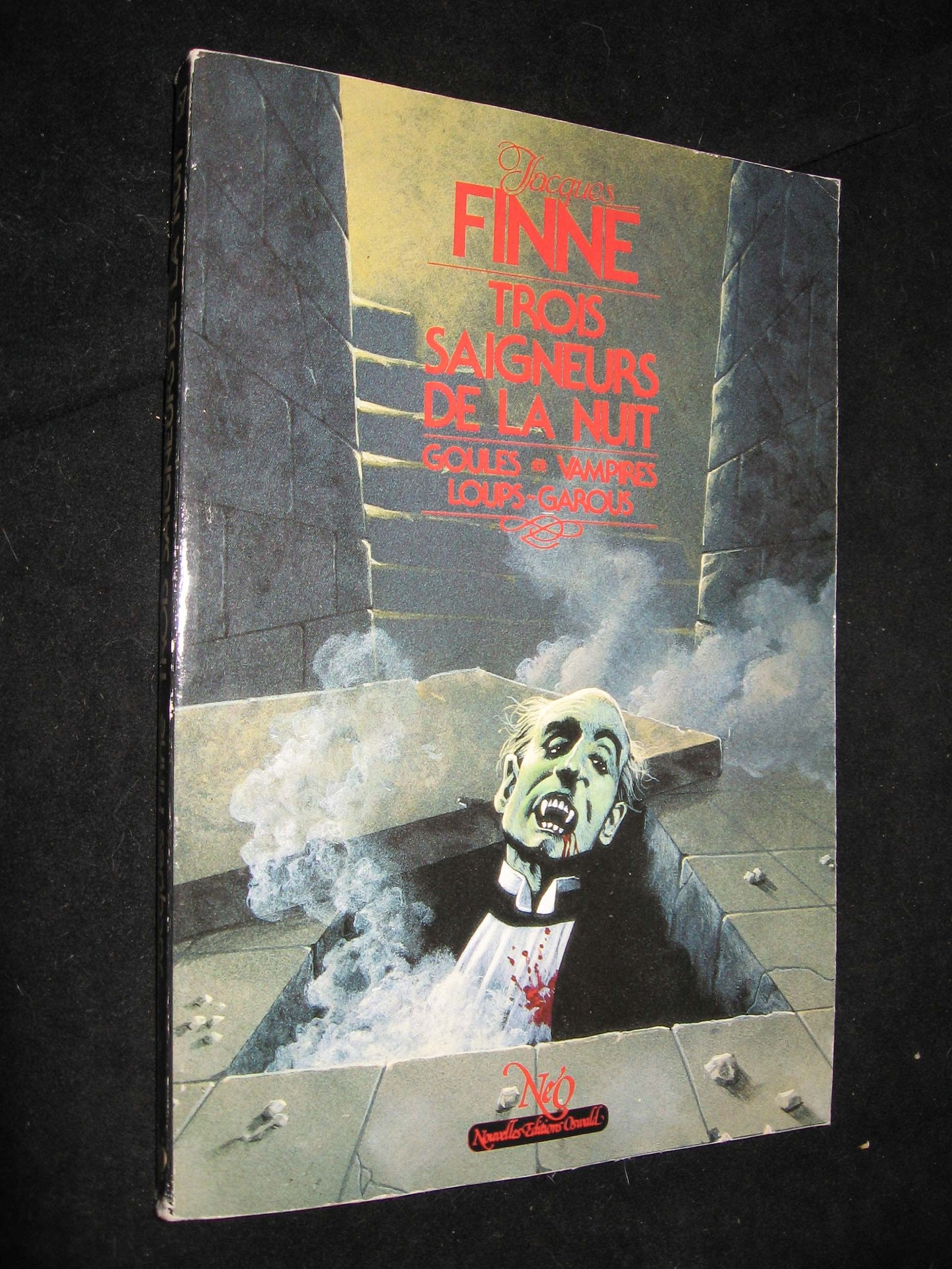 Trois saigneurs de la nuit. Goules. Vampires. Loup Books