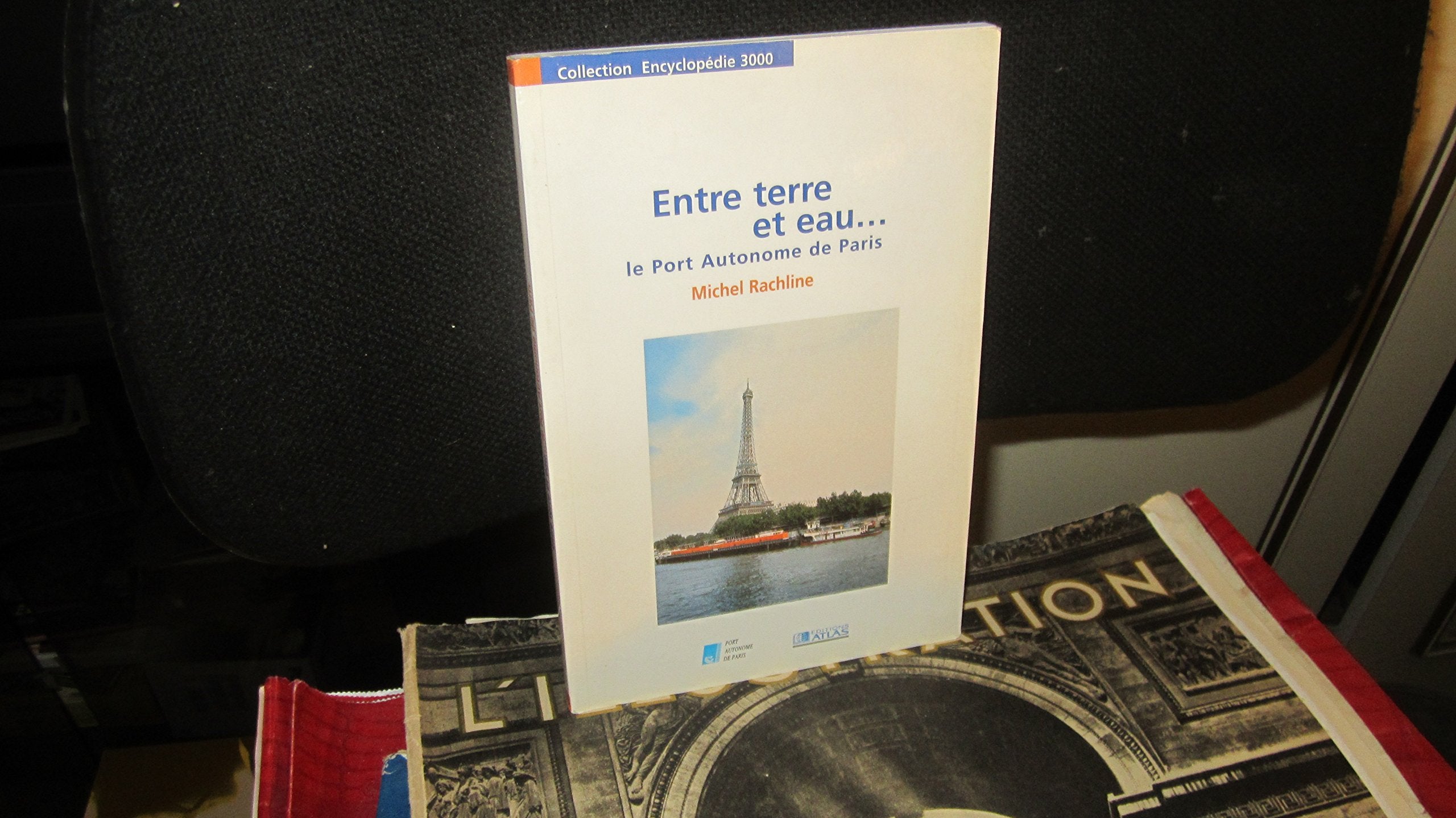 Entre terre et eau : Le port autonome de Paris (Collection Encyclopédie 3000) book
