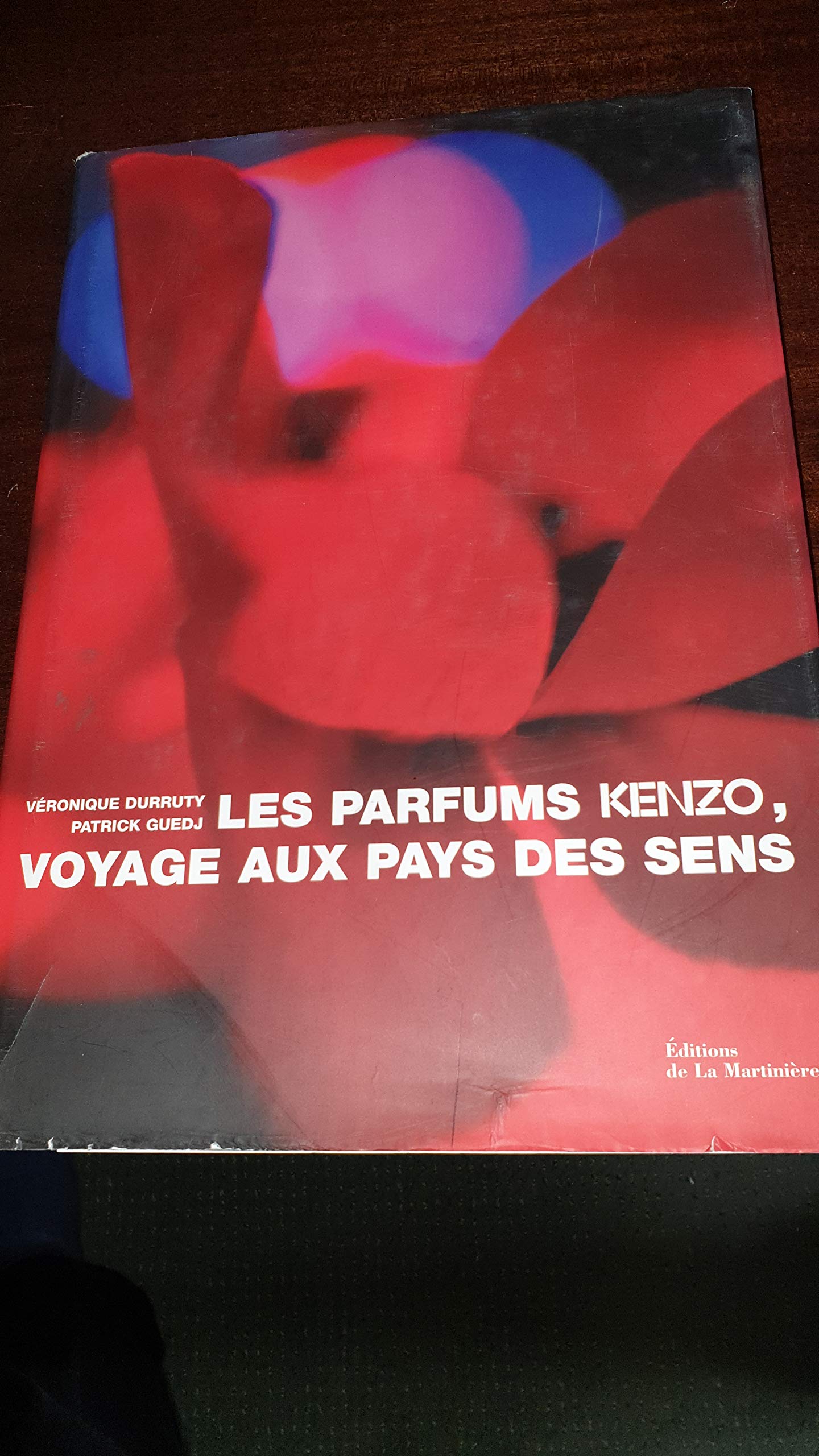Les parfums Kenzo, voyage aux pays des sens Books