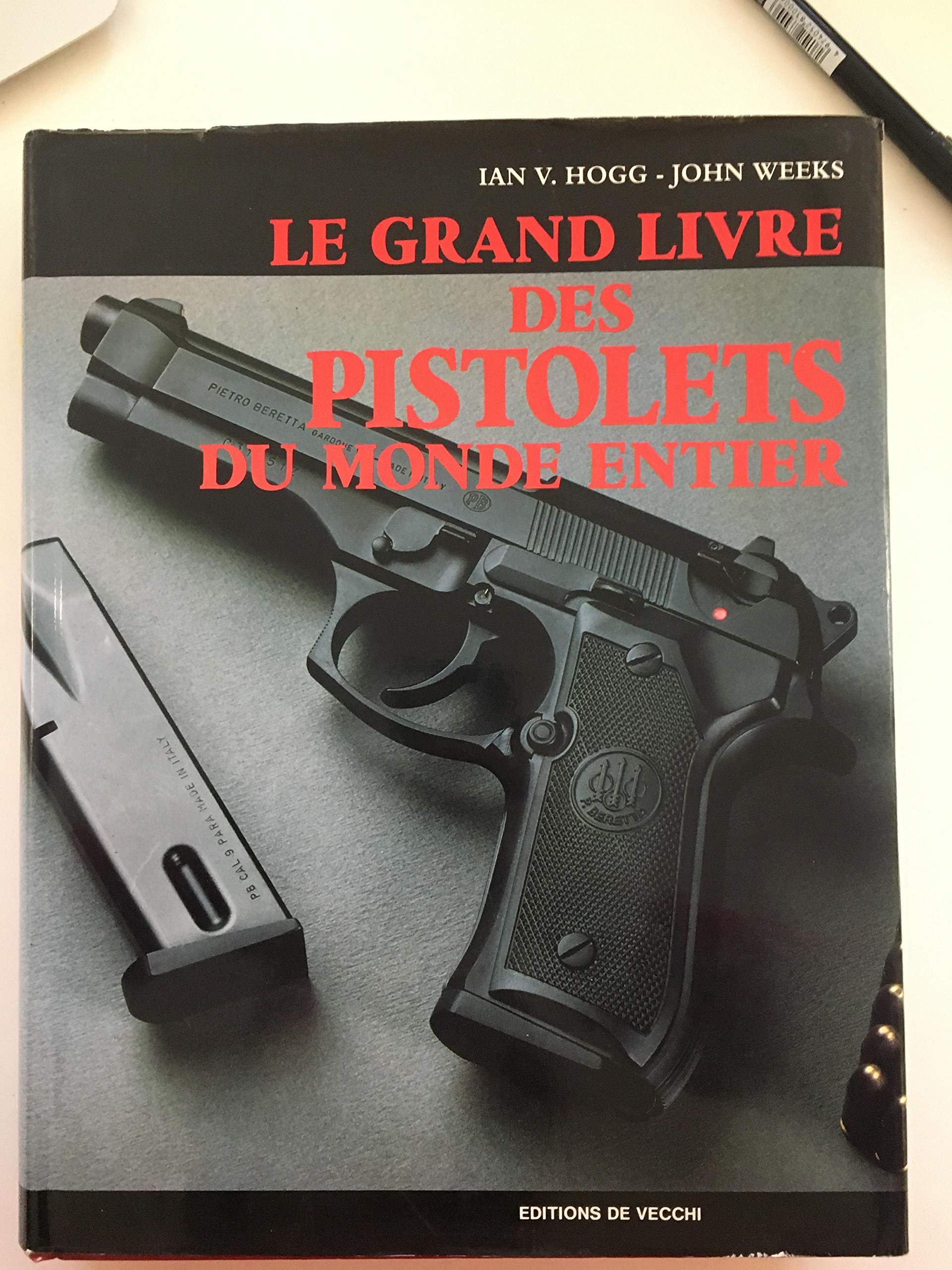 Le grand livre des pistolets du monde entier book