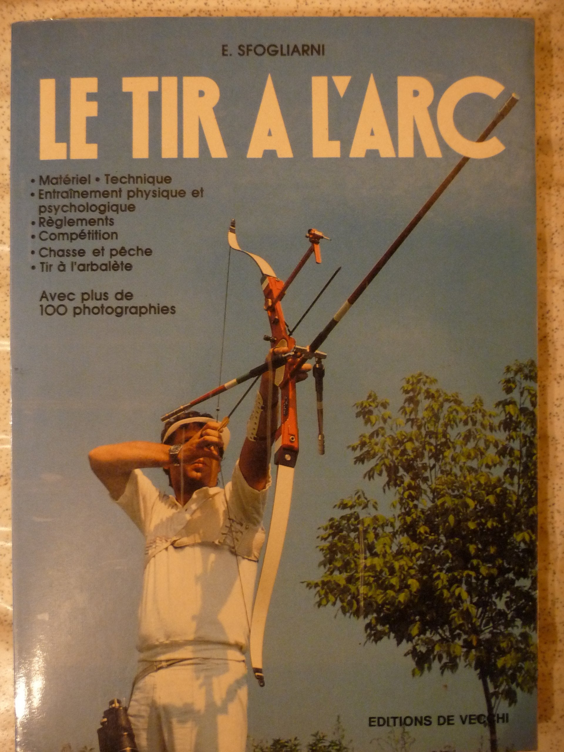 Le tir à l'arc: Matériel, technique, entraînement physique et psychologique,... book