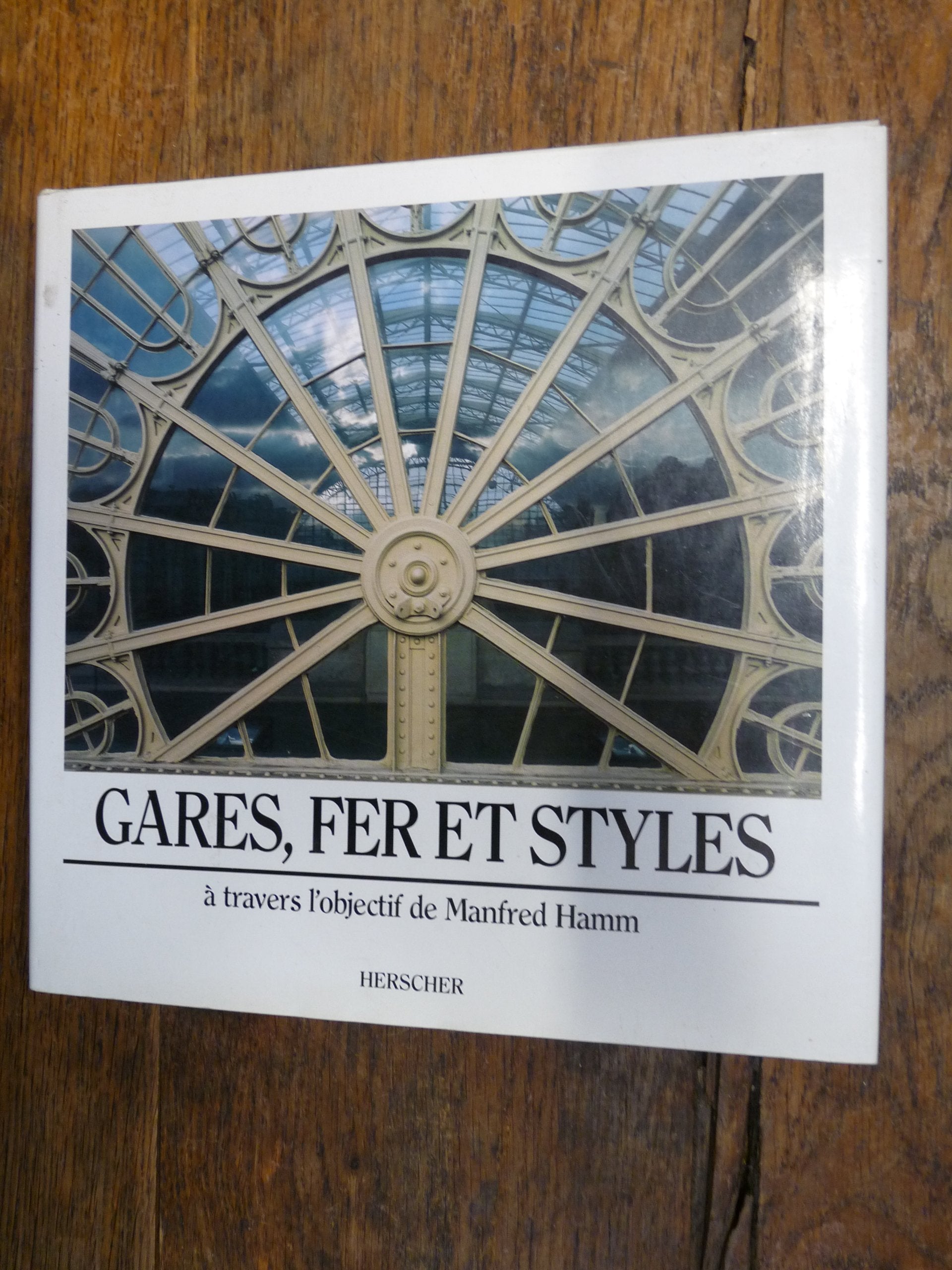 Gares, fer et styles : à travers l'objectif de Manfred Mamm book