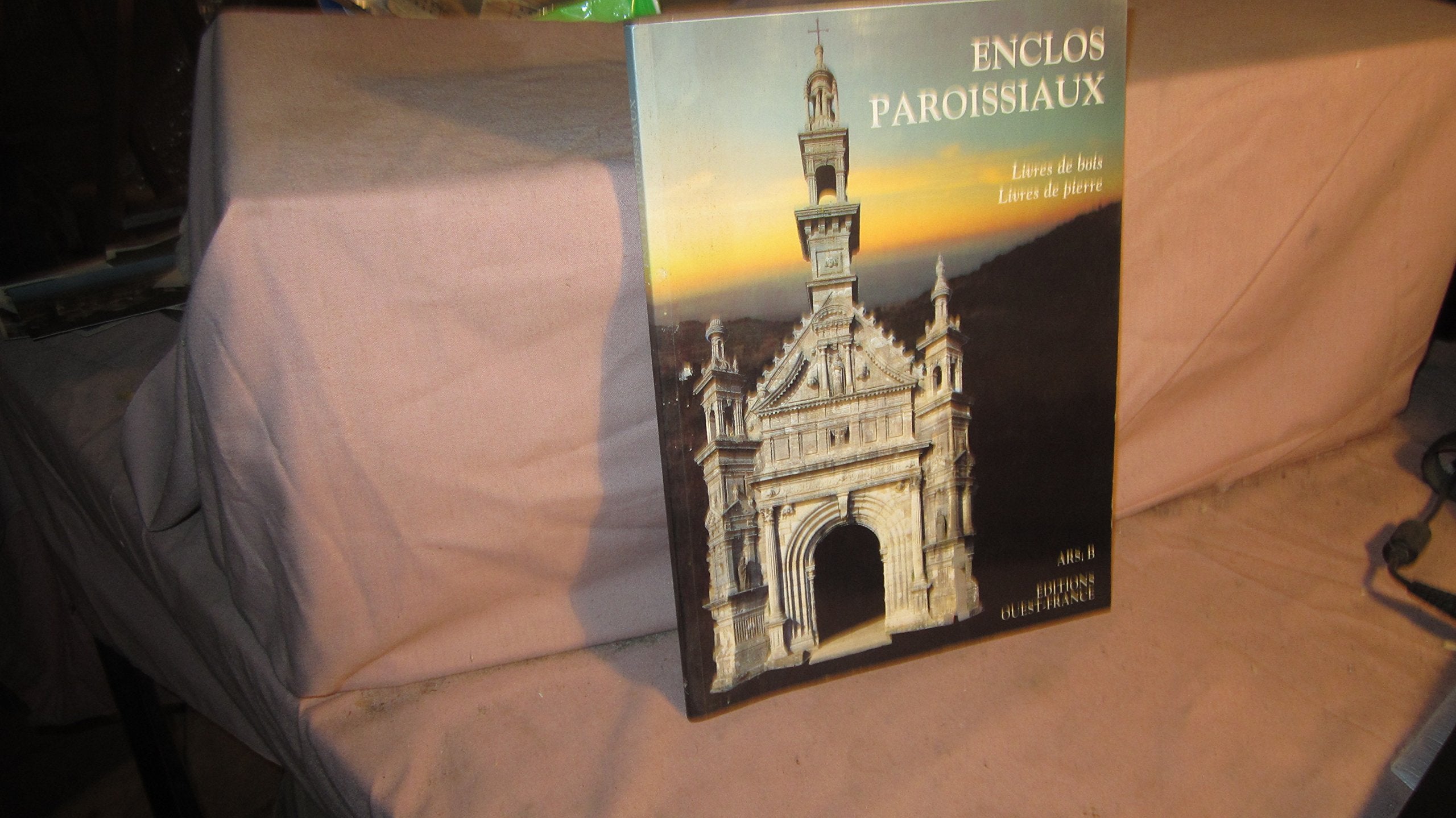 Enclos paroissiaux book