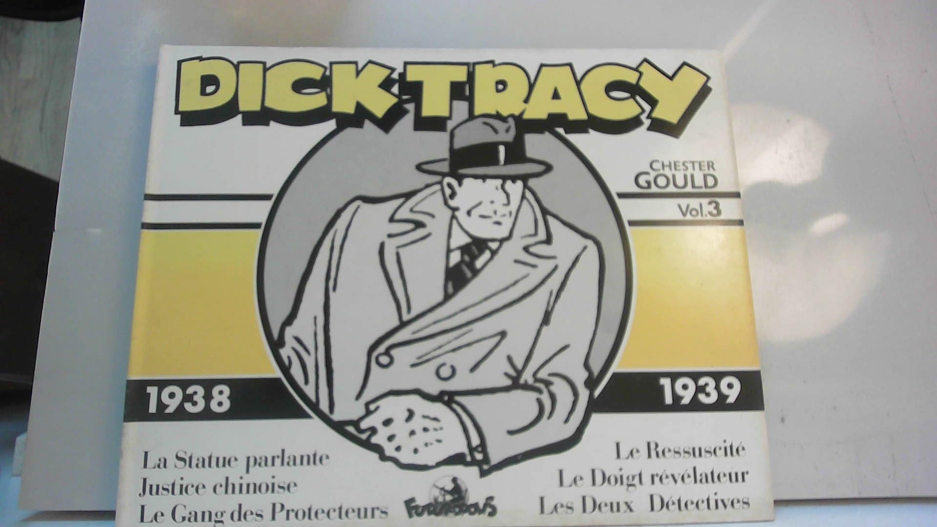 Dick Tracy, volume 3, 1938-1939 : La Statue parlante - Justice chinoise - Le Gang des protecteurs - Le Ressuscité - Le Doigt révélateur - Les Deux Détectives book