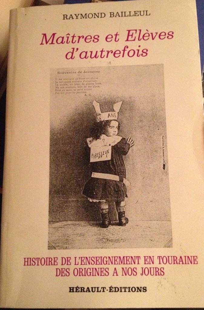 Maitres et eleves d'autrefois : histoire de l'enseignement en touraine des origines a nos jours Books