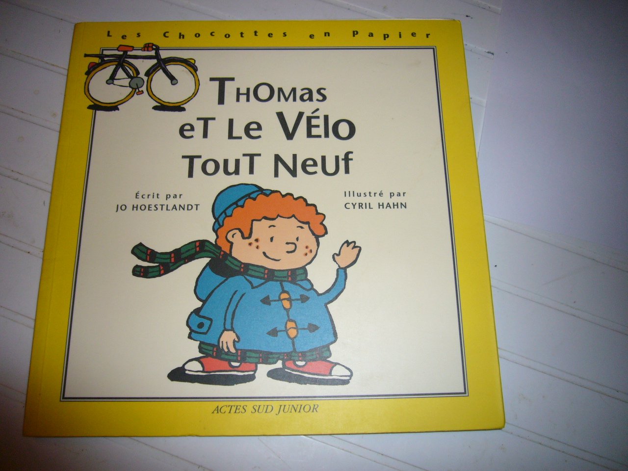Thomas et le vélo tout neuf: LES CHOCOTTES EN PAPIER Children's books