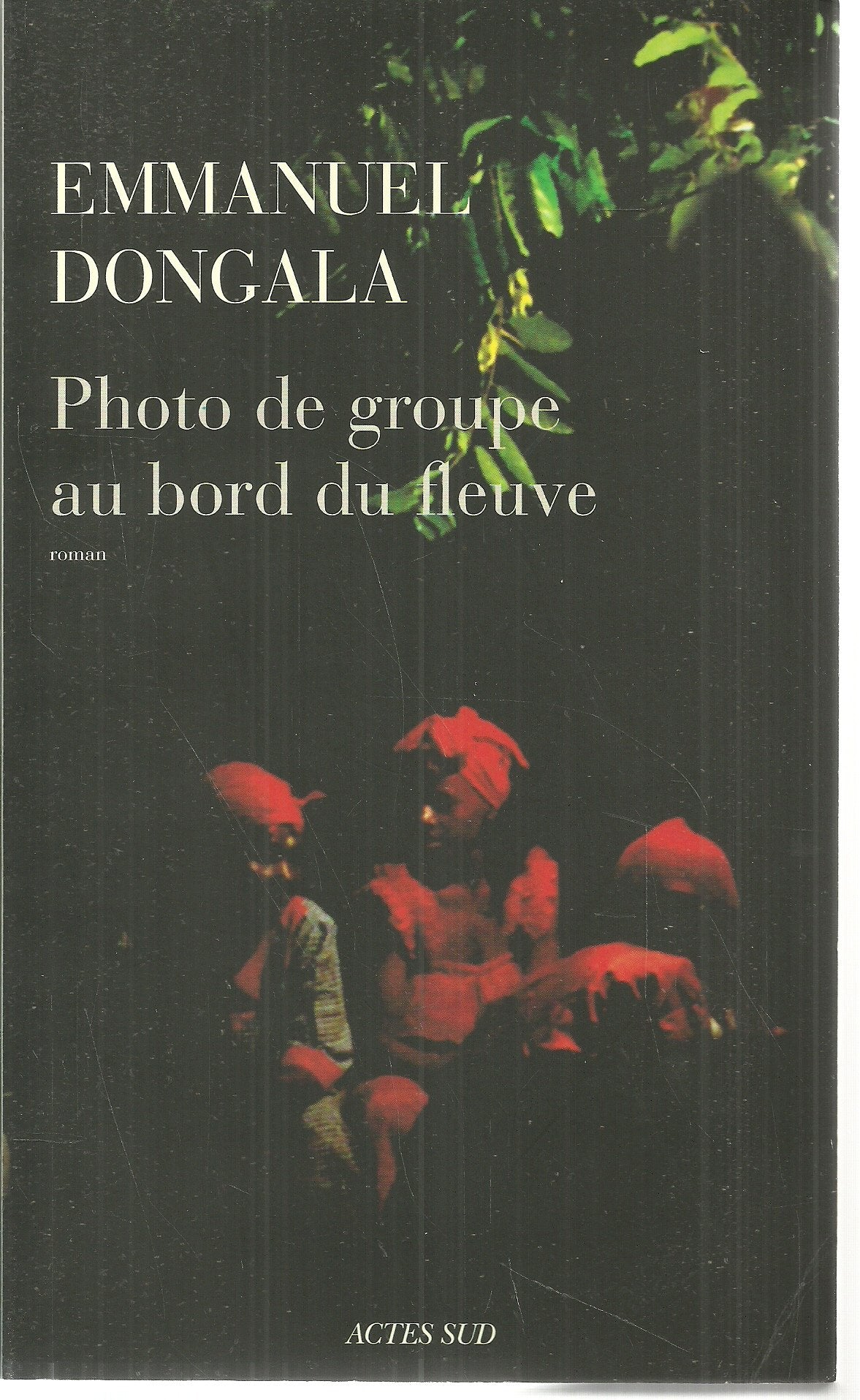 Photo de groupe au bord du fleuve Contemporary literature