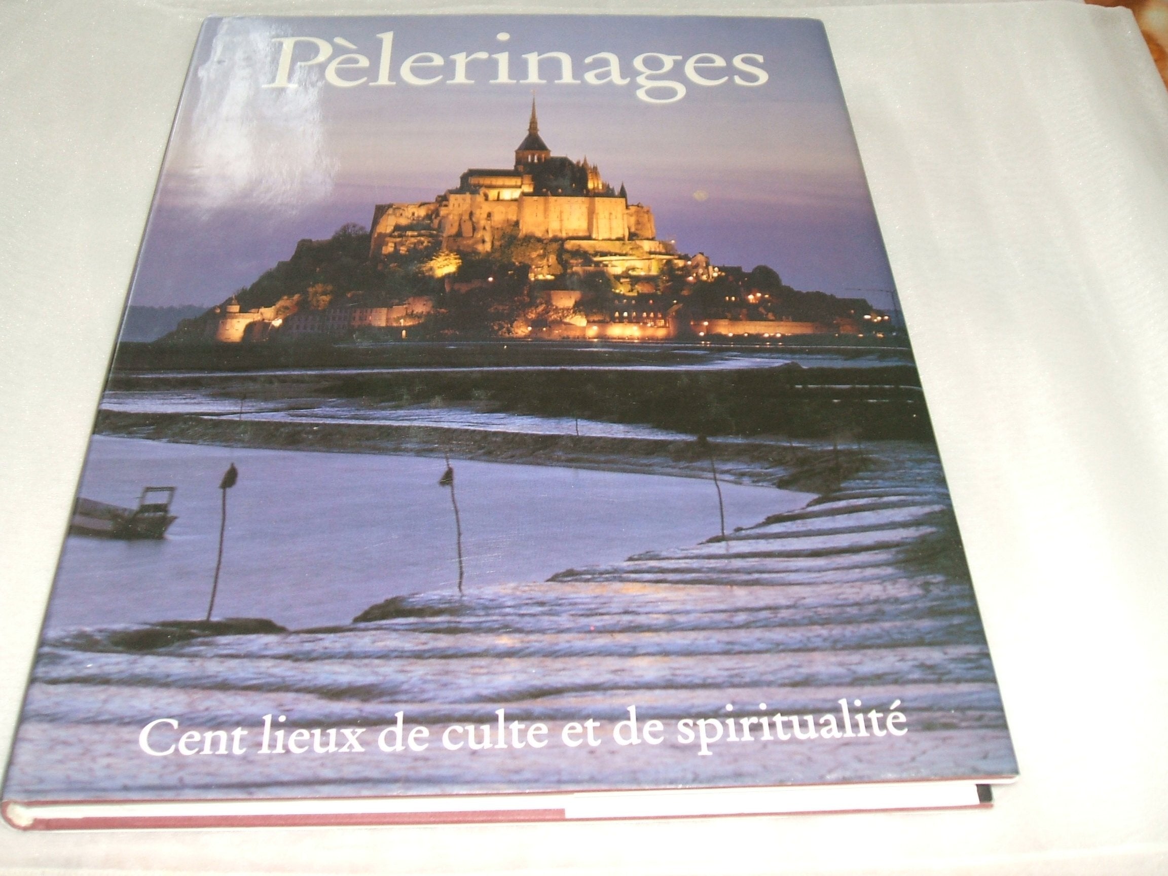 Pélerinages, cent lieux de culte et de spiritualité. book
