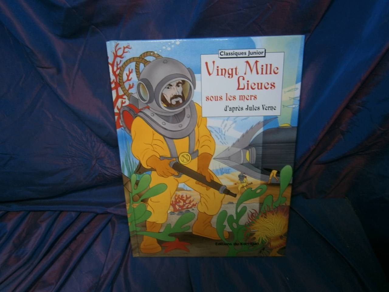 Vingt mille lieues sous les mers (Classiques junior) book