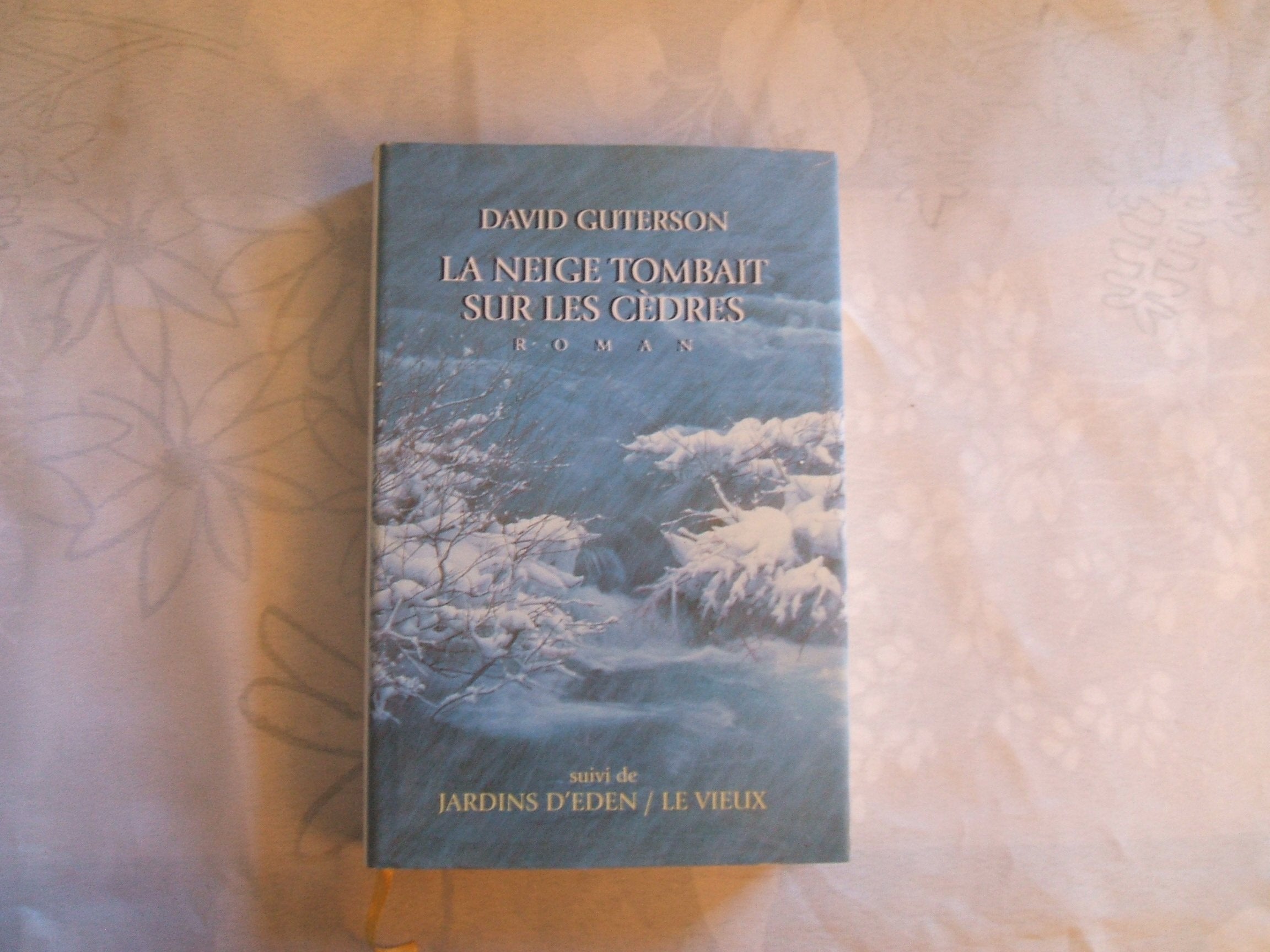 La neige tombait sur les cèdres book