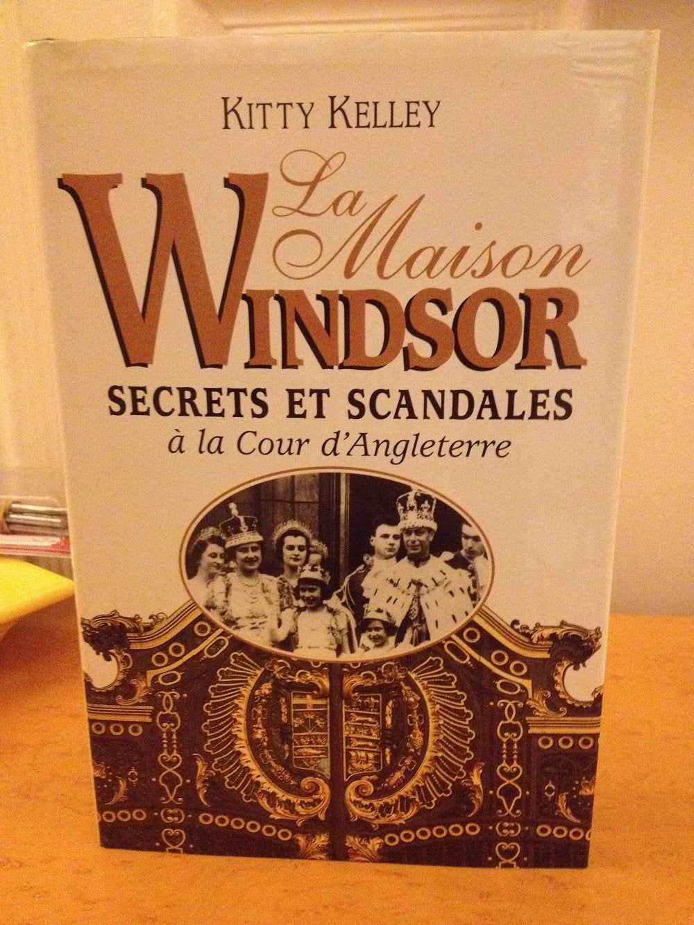 La maison Windsor: Secrets et scandales à la cour d'Angleterre book