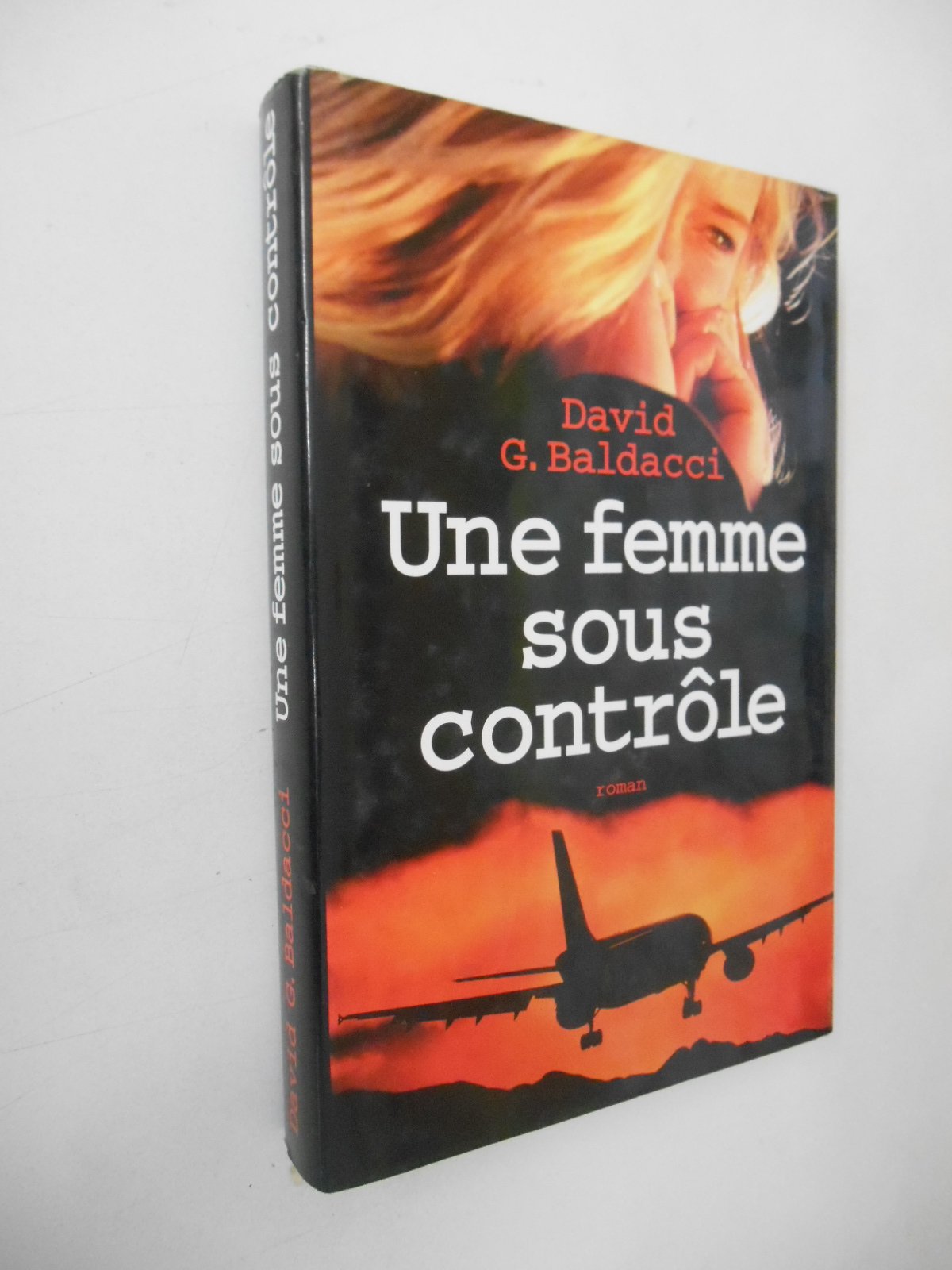 Une femme sous contrôle Books