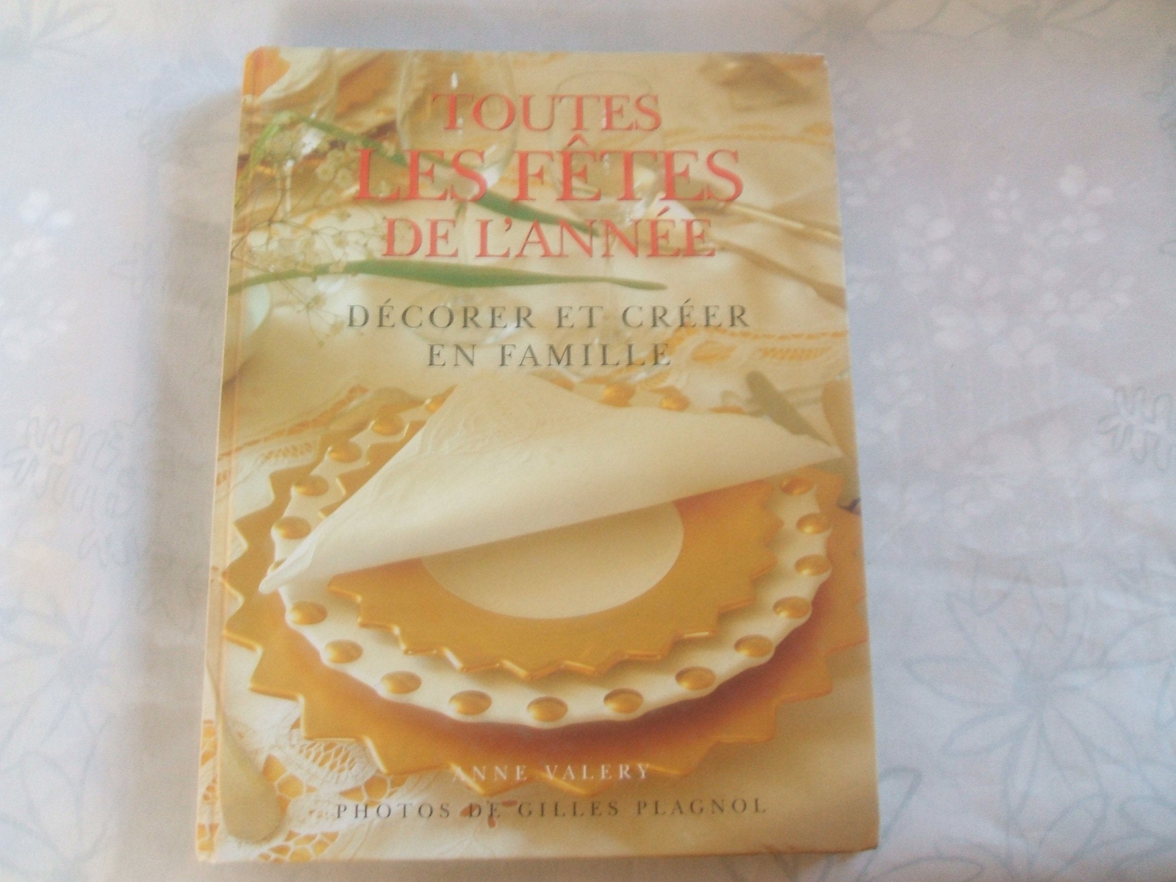 TOUTES LES FETES DE L ANNEE DECORER ET CREER EN FAMILLE Books