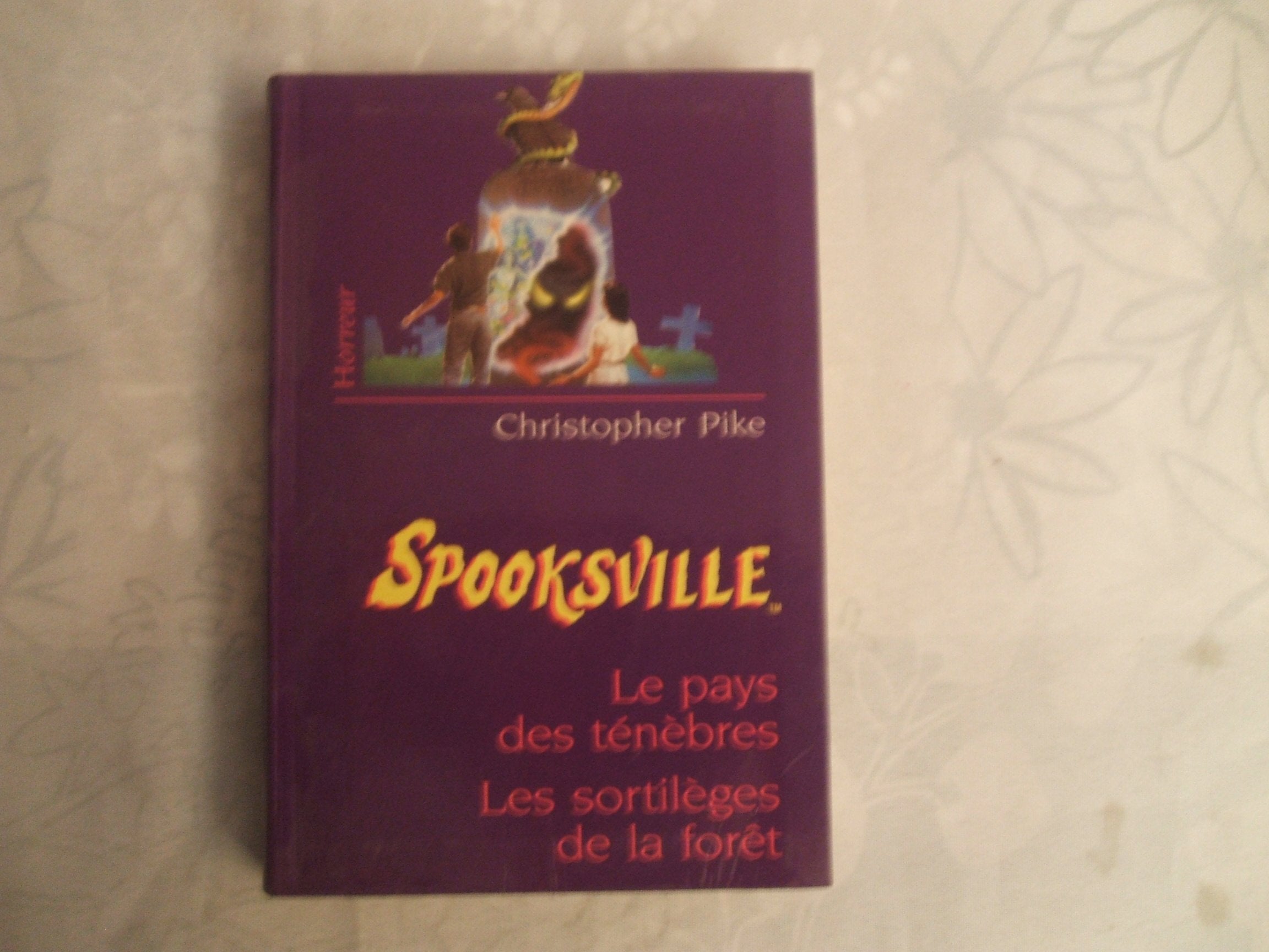 Le pays des ténèbres Les sortilèges de la forêt (Spooksville. ) book