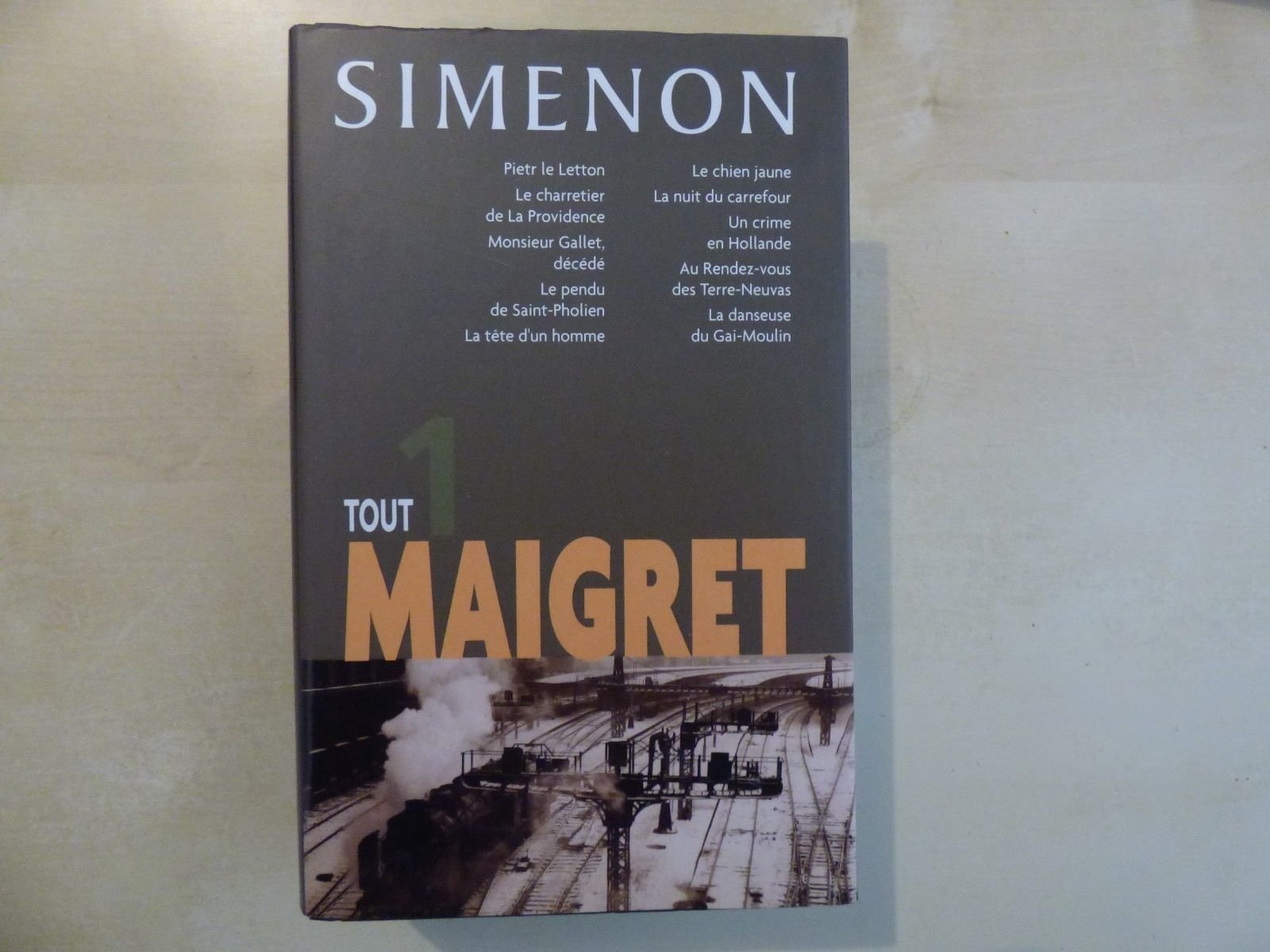 Tout Maigret - Tome 1 (PIETR LE LETTON. LE CHARRETIER DE LA PROVIDENCE. MONSIEUR GALLET, DECEDE. LE PENDU DE SAINT-PHOLIEN. LA TETE D'UN HOMME. LE CHIEN JAUNE. LA NUIT DU CARREFOUR. UN CRIME EN HOLLANDE. AU RENDEZ-VOUS DES TERRES-NEUVAS...) book