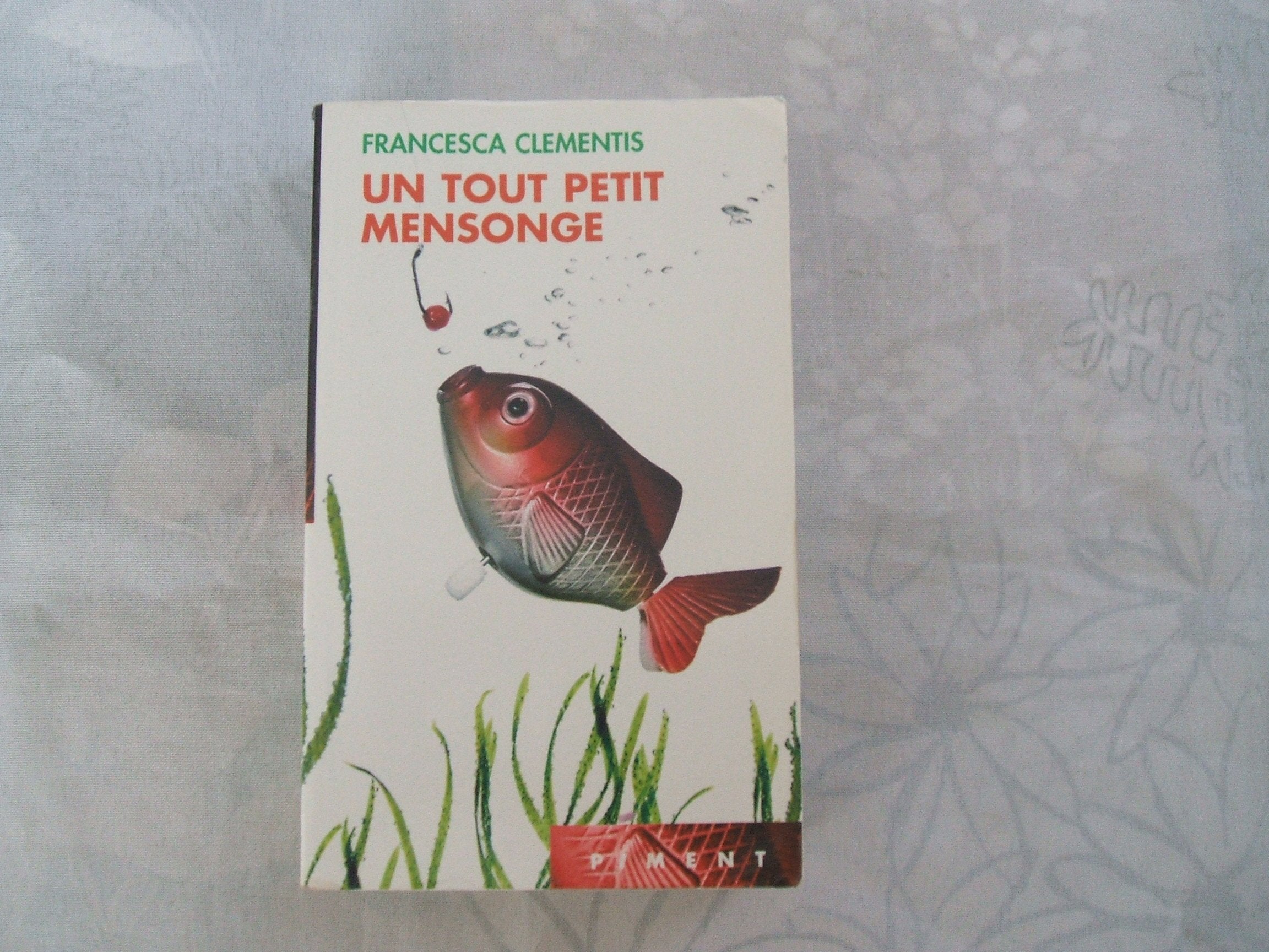 Un tout petit mensonge (Piment) Books
