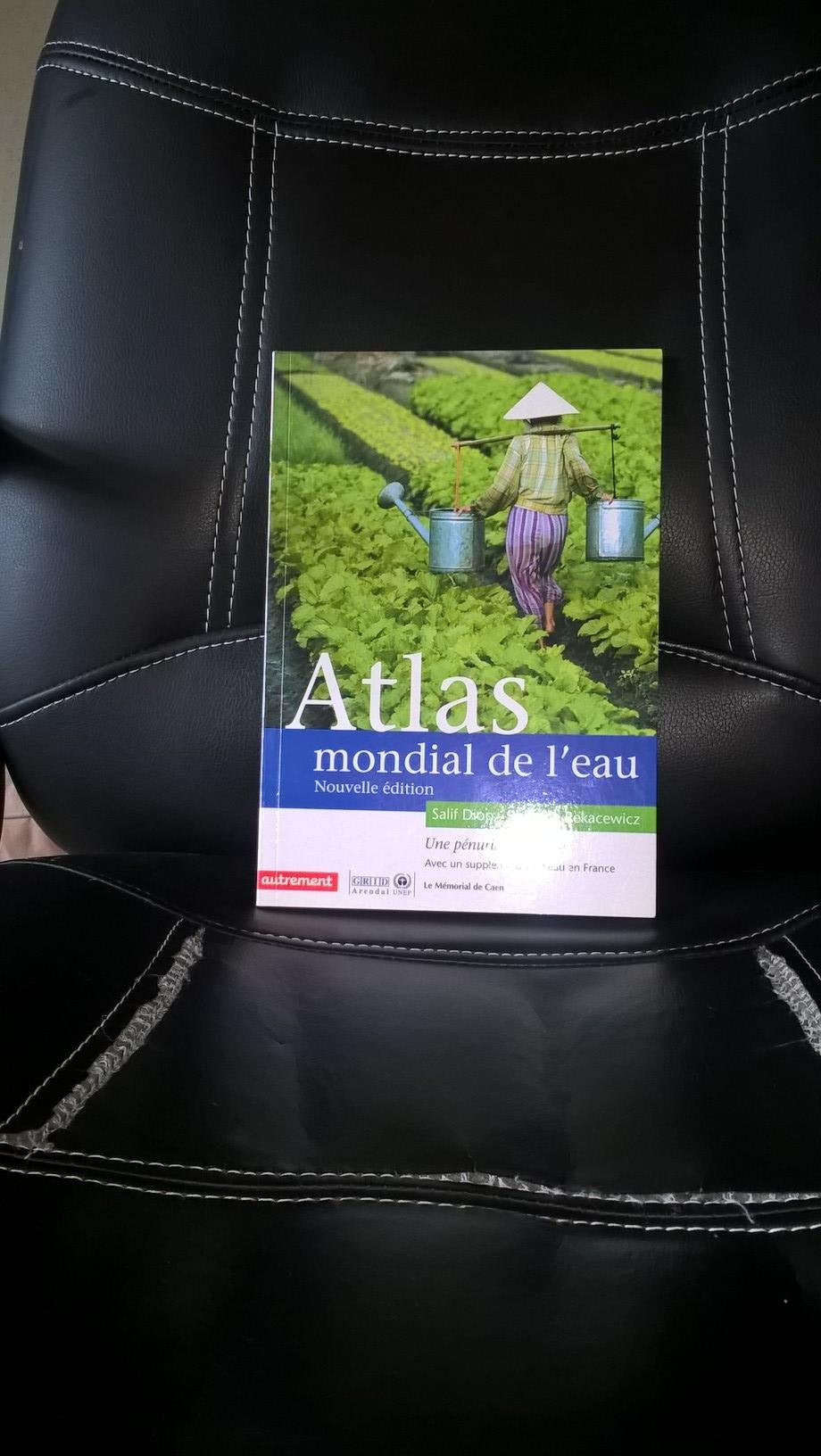 ATLAS MONDIAL DE L'EAU book