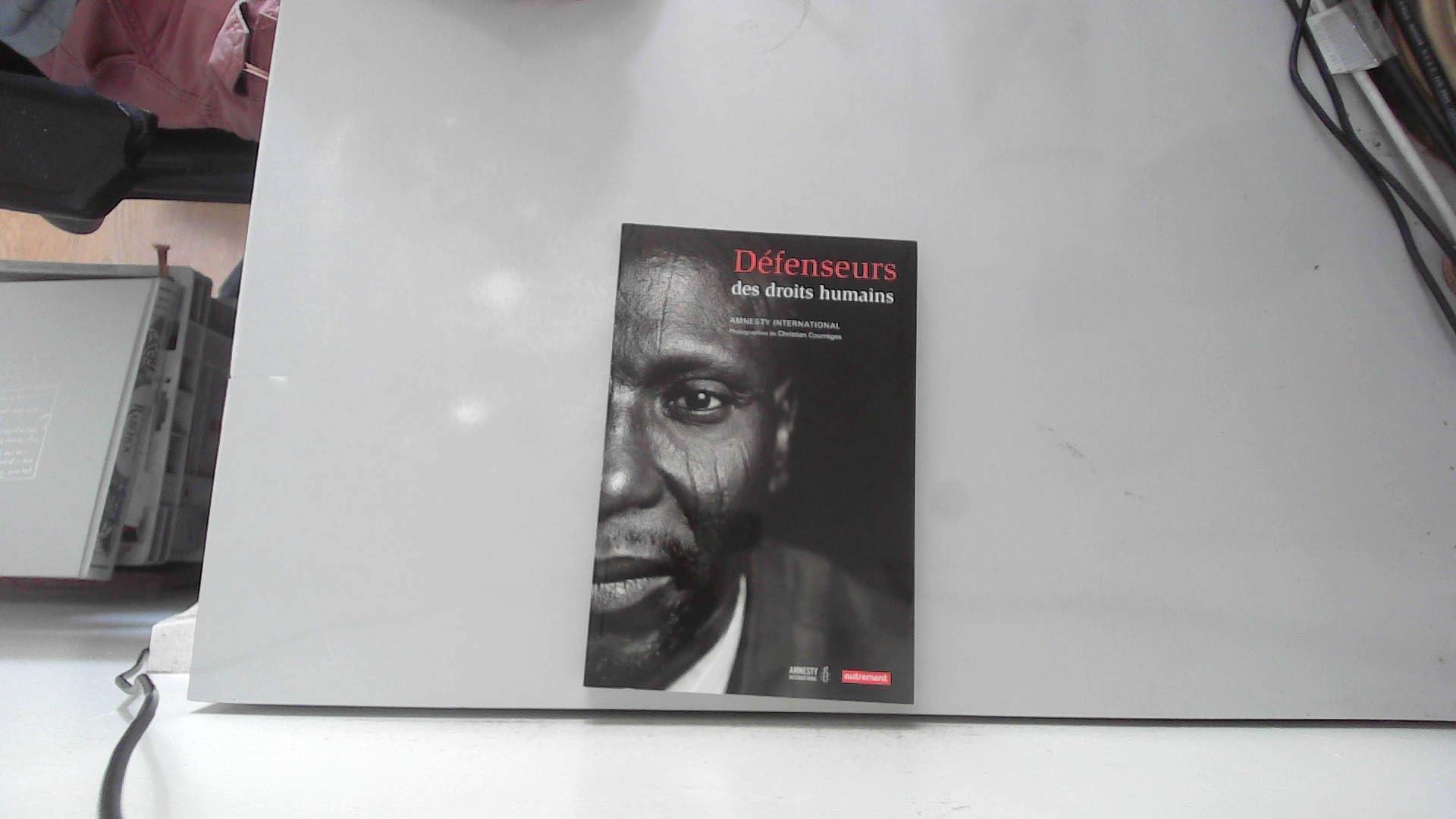 Défenseurs des droits humains book